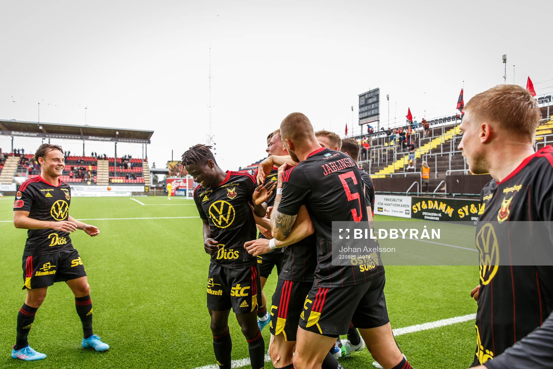 Östersunds Malcolm Stolt  jublar