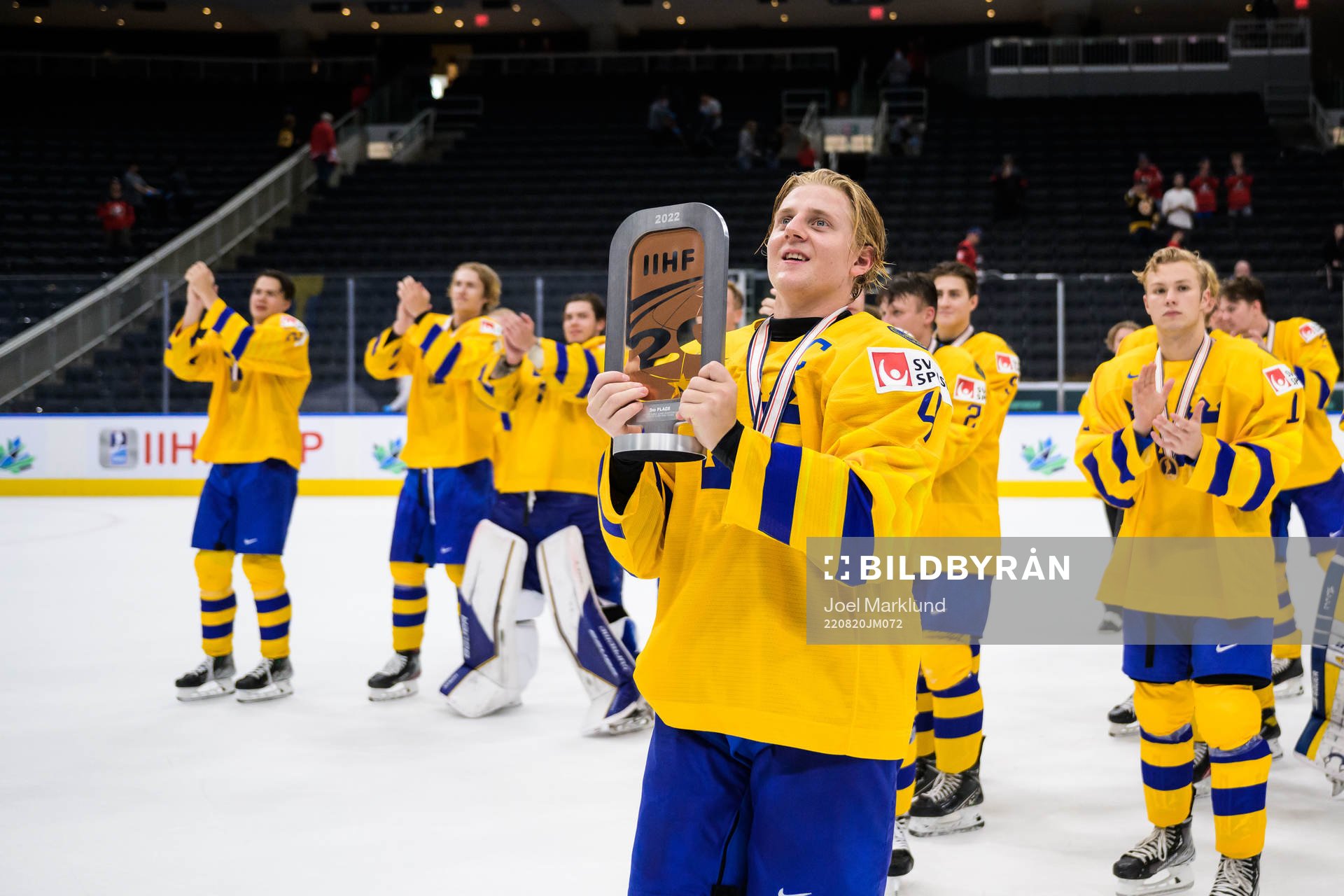 Emil Andrae of Sweden celebrate