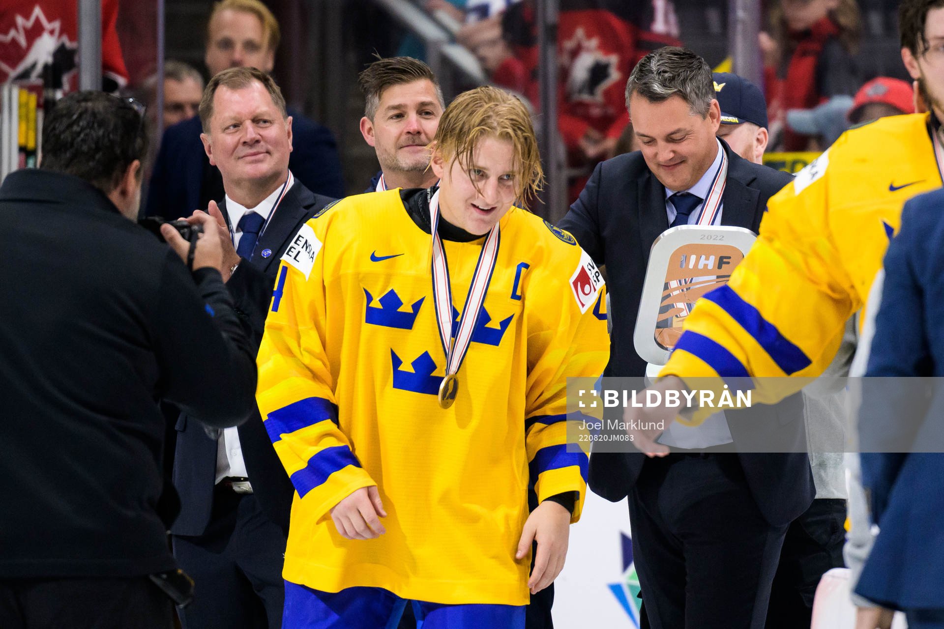 Emil Andrae of Sweden gives head coach Tomas Montén the