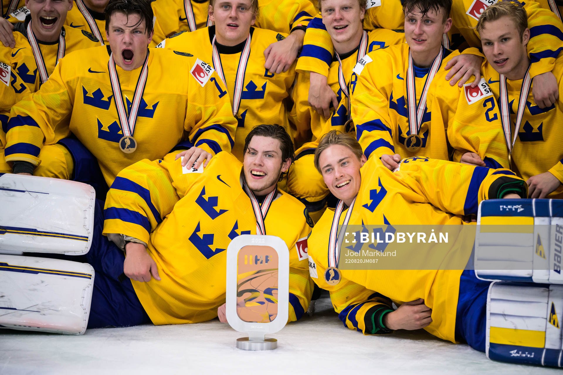 Goaltender Jesper Wallstedt and goaltender Calle Clang