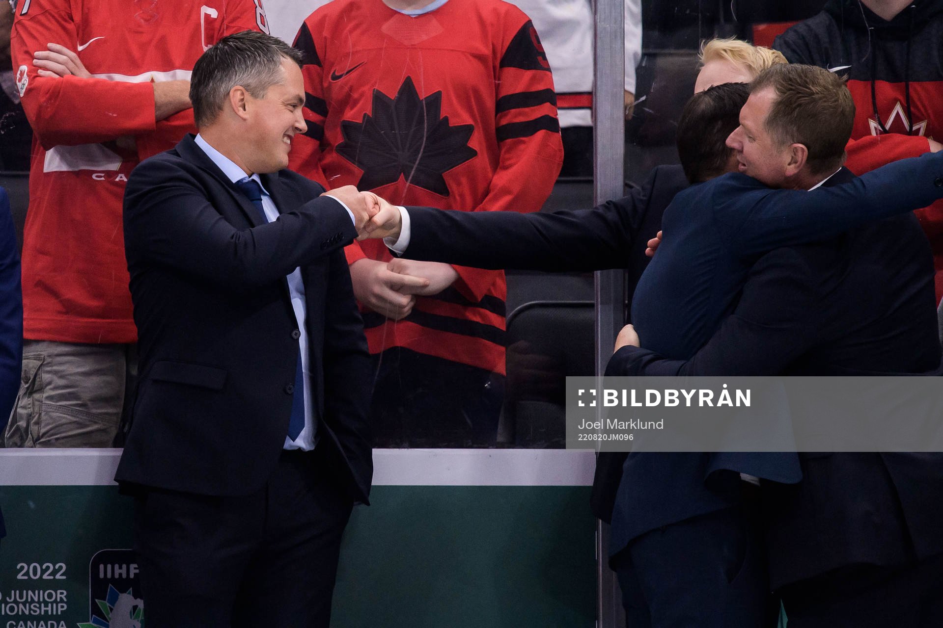 Head coach Tomas Montén of Sweden celebrate with video
