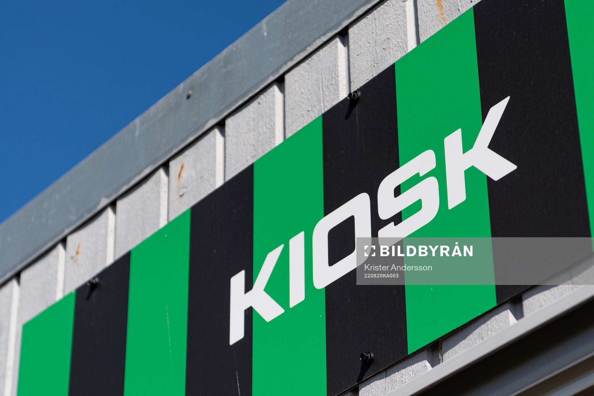 Skylt med kiosk före fotbollsmatchen i Allsvenskan mellan