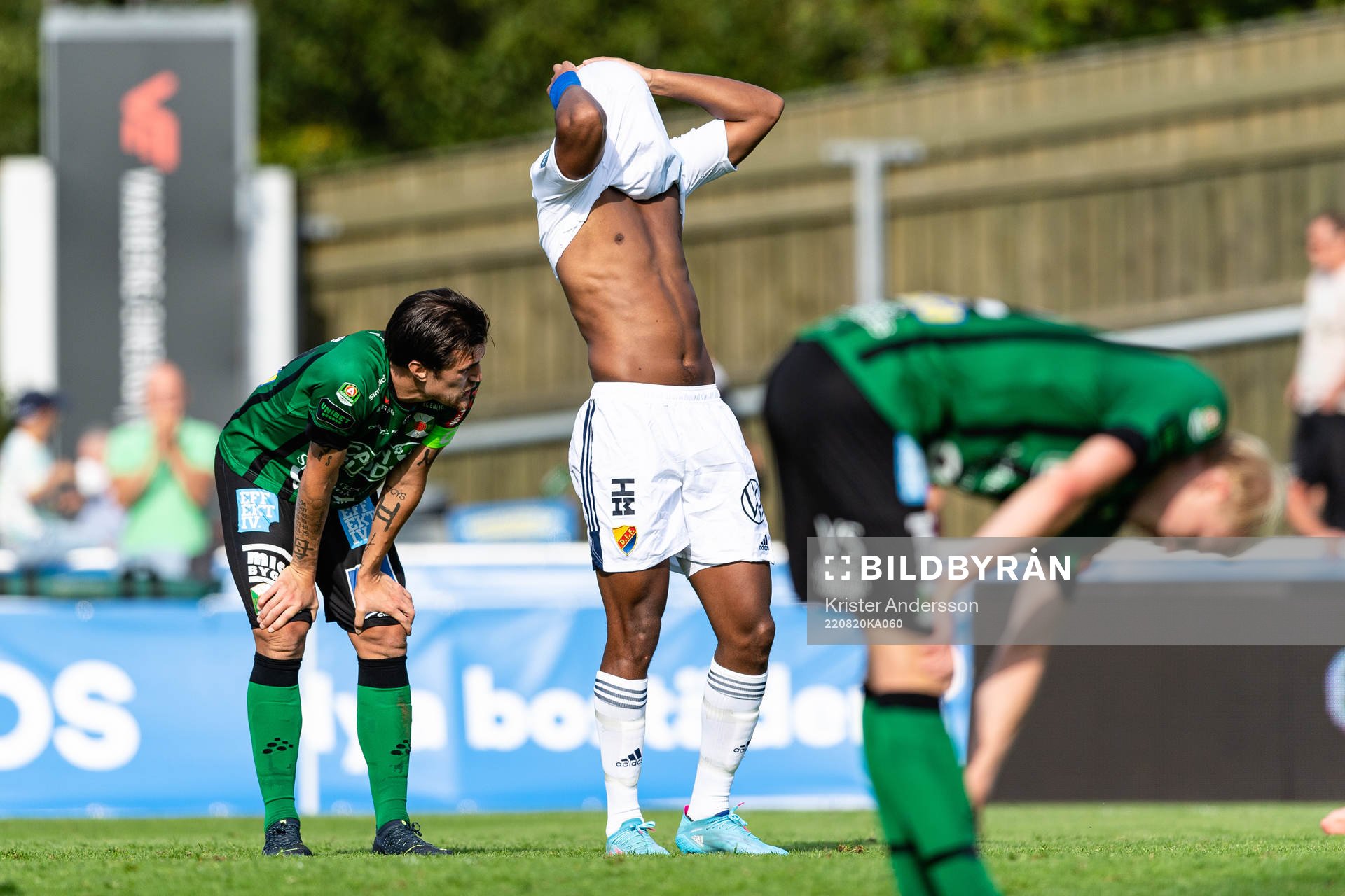 Varbergs Jon Birkfeldt och Djurgårdens Isak Hien deppar
