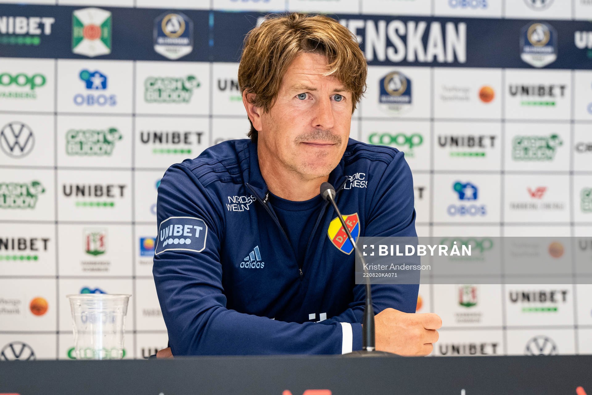 Djurgårdens tränare Thomas Lagerlöf under fotbollsmatchen i Allsvenskan mellan Varberg och Djurgården den 20 augusti 2022 i Varberg. 