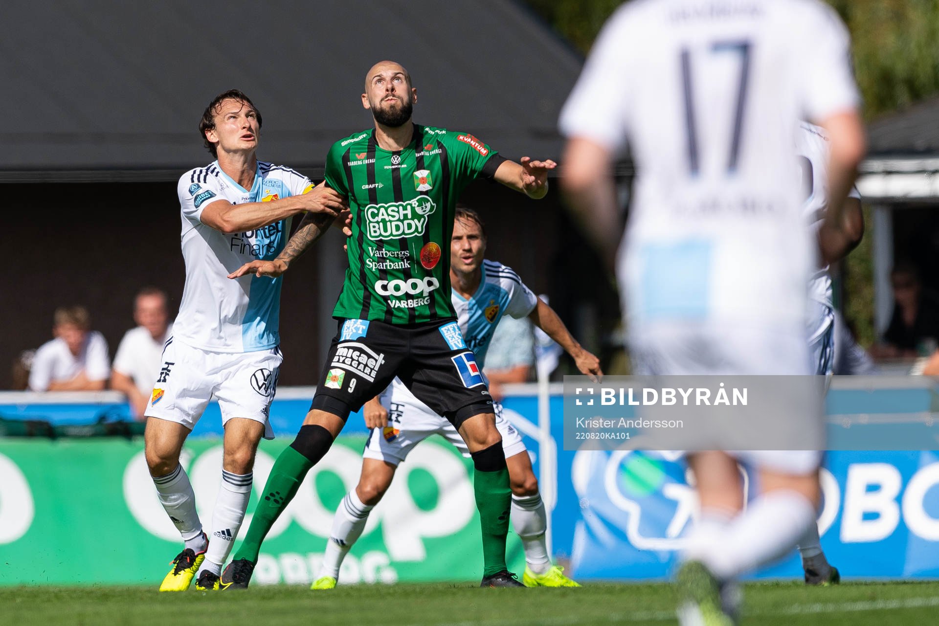 Djurgårdens Hjalmar Ekdal och Varbergs Robin Simovic