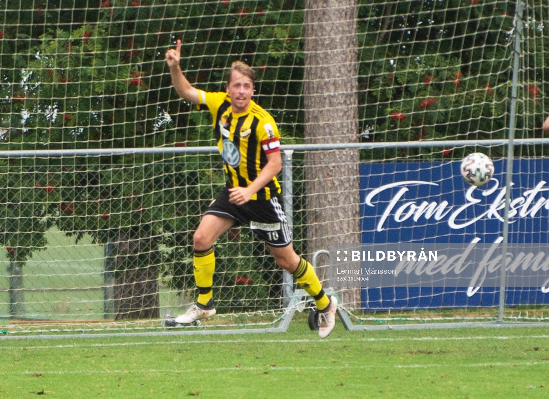IFK Hässleholms Robin Strömberg jublar över 0-2 vilket