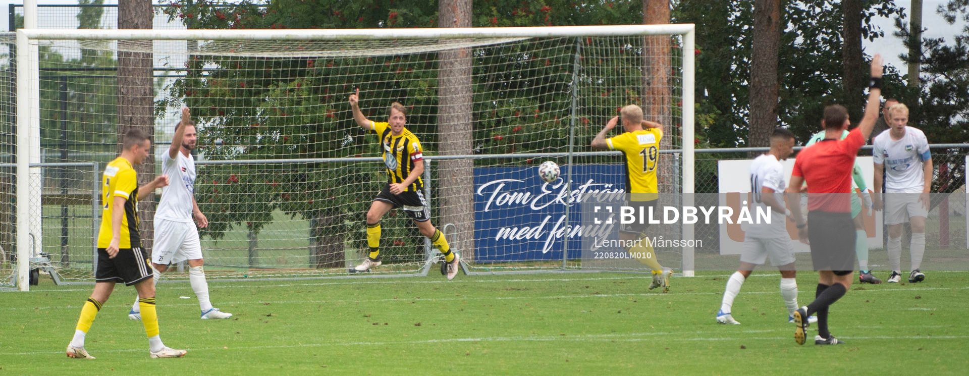 IFK Hässleholms Robin Strömberg jublar över 0-2 vilket