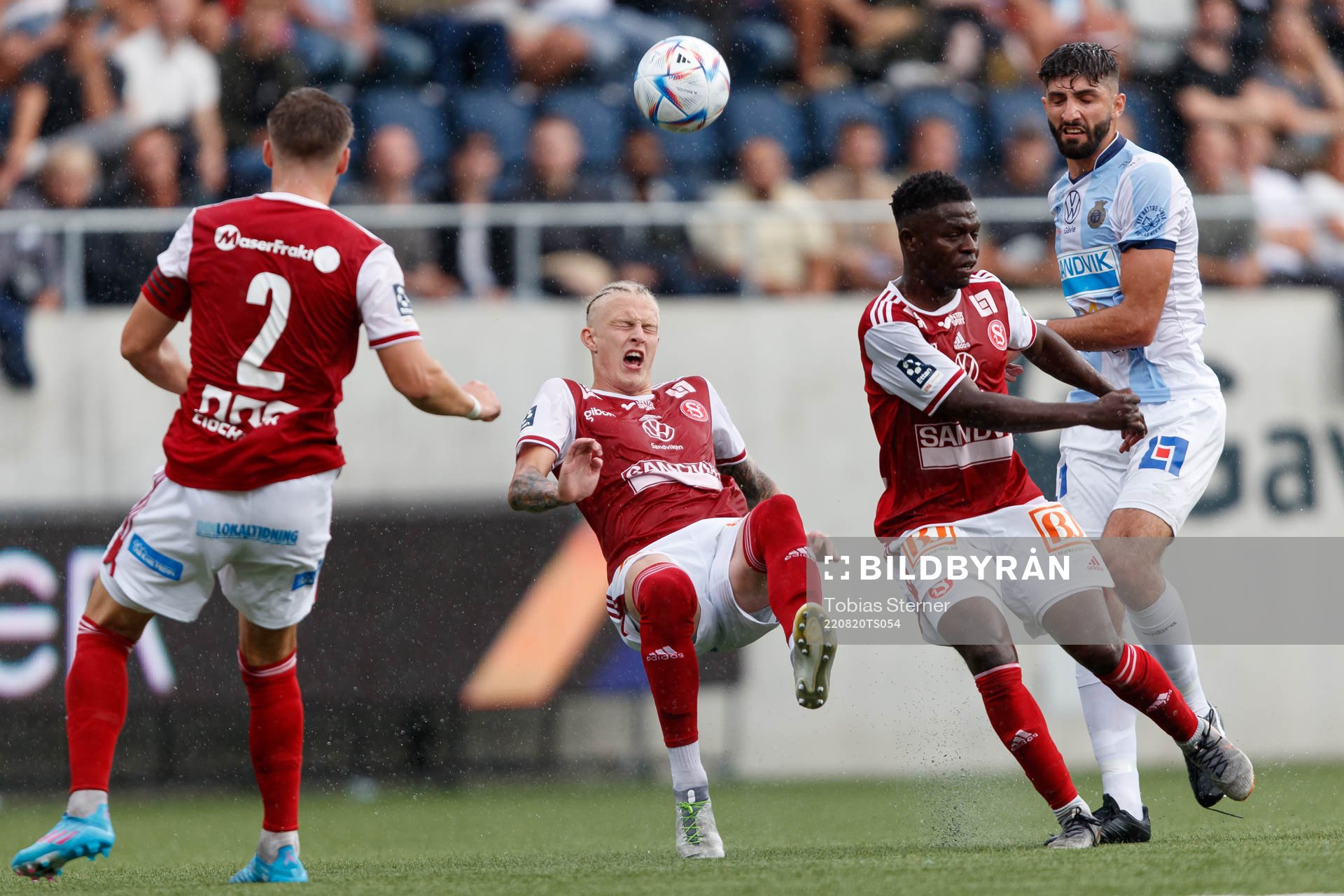 Sandvikens Tim Hartzell och Mohammed Sadat Abubakari mot