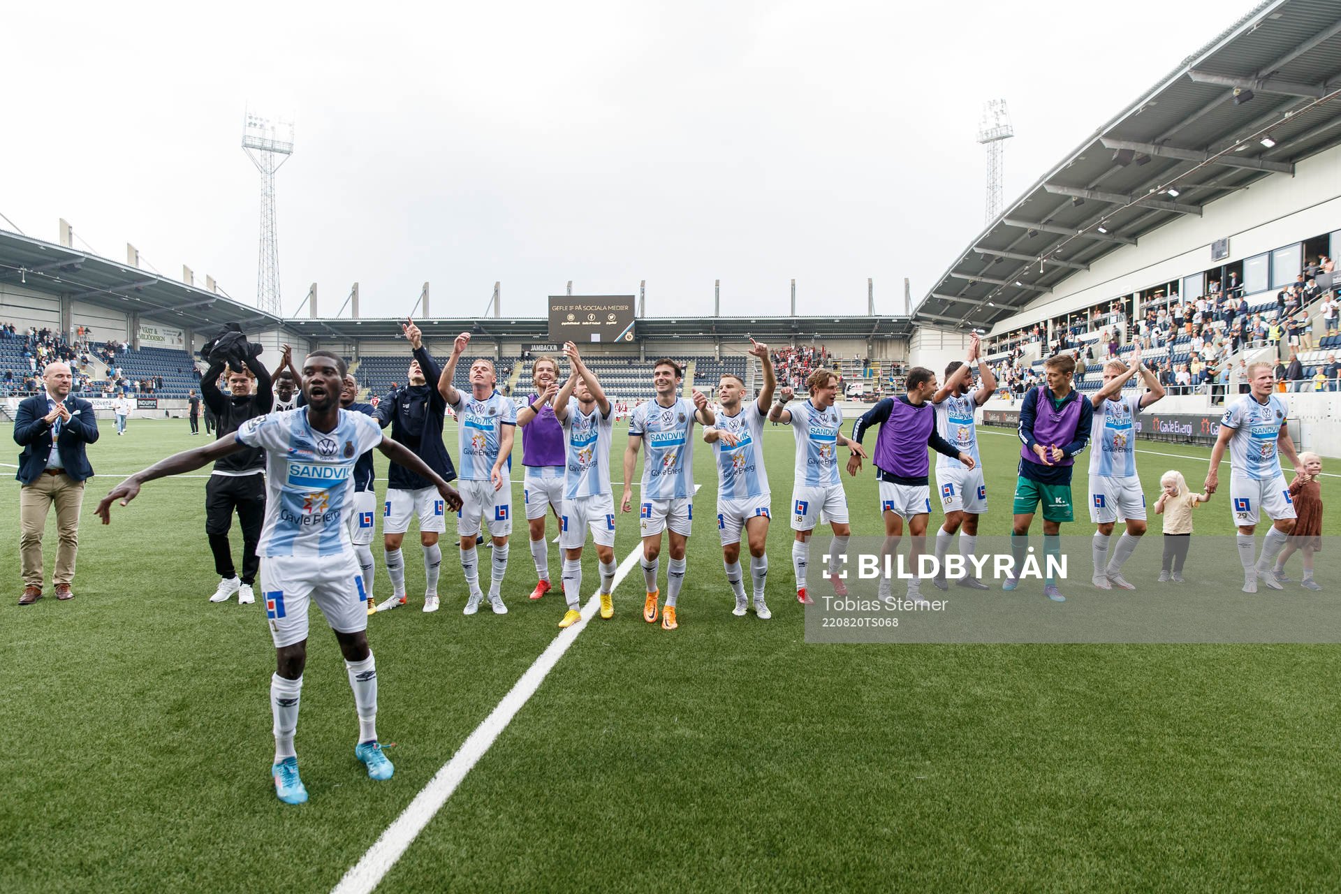 Gefles spelare jublar