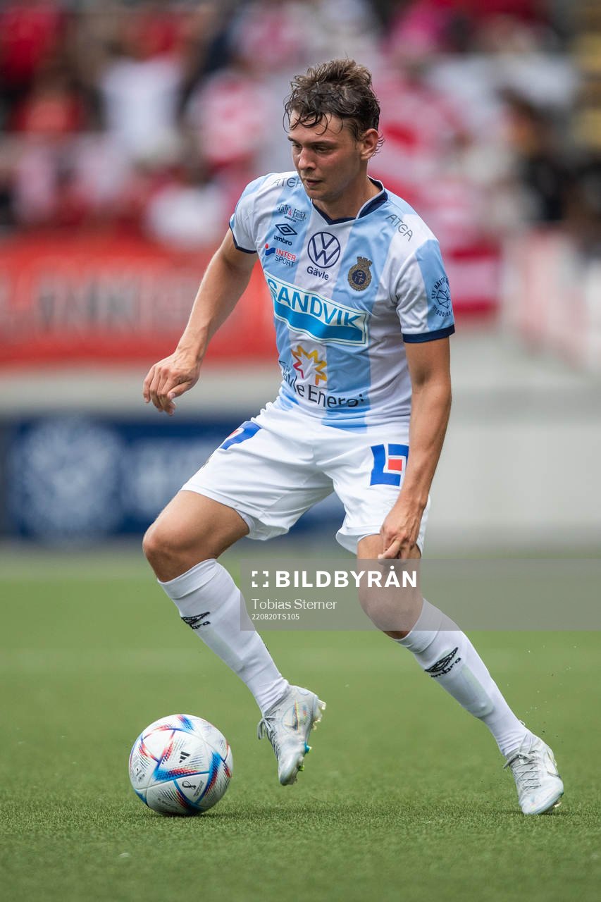 Gefles Pontus Jonsson under fotbollsmatchen i Ettan norra mellan Gefle och Sandviken den 20 augusti 2022 i Gävle. 