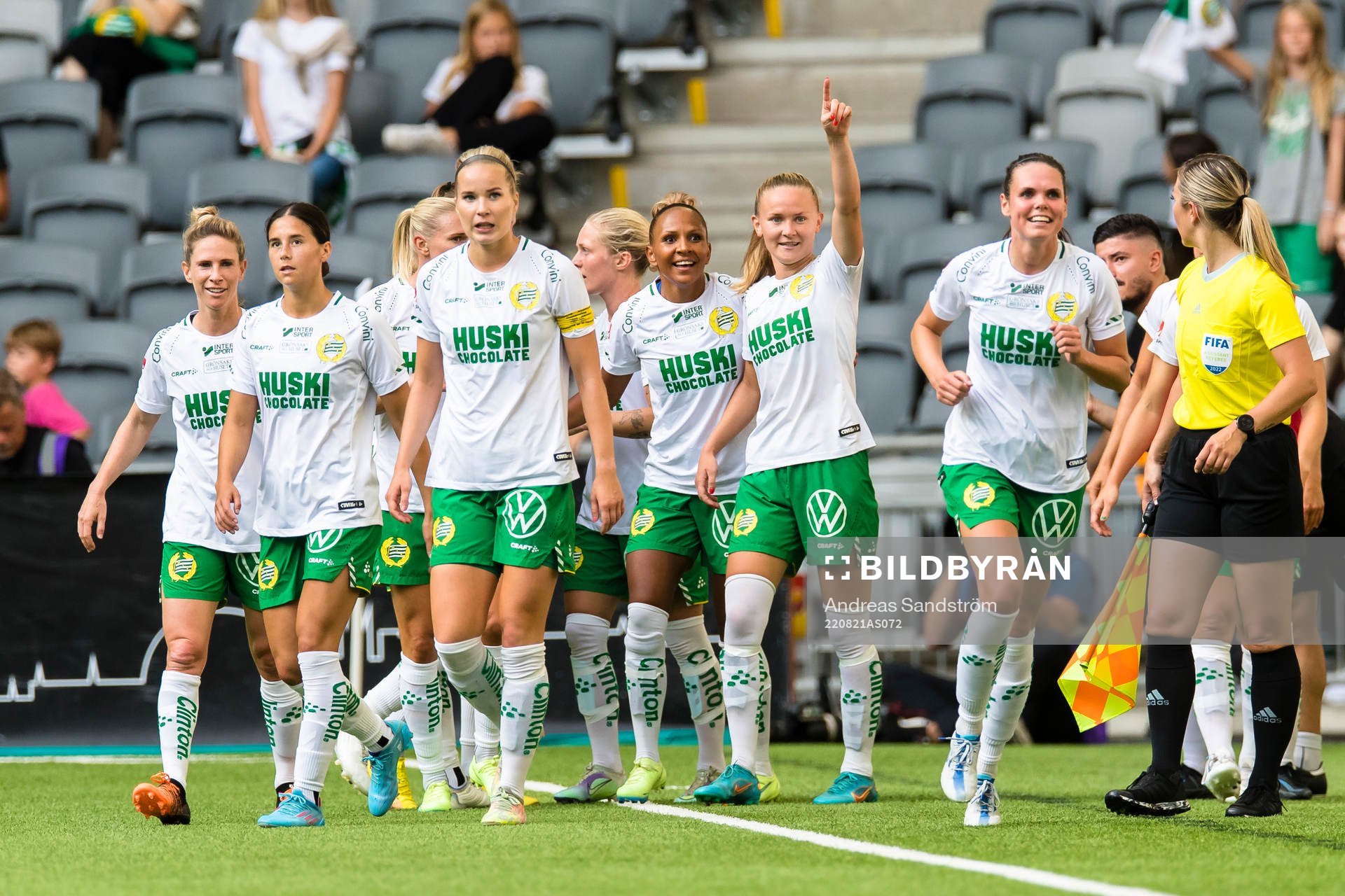 Hammarbys Madelen Janogy (m) gör 3-0 och jublar med