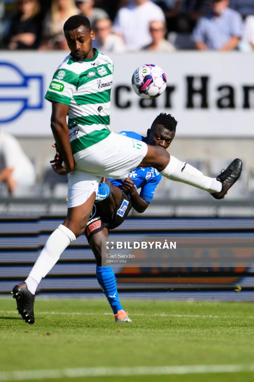 Västerås SKs Theodore Rask och Halmstads Thomas Boakye