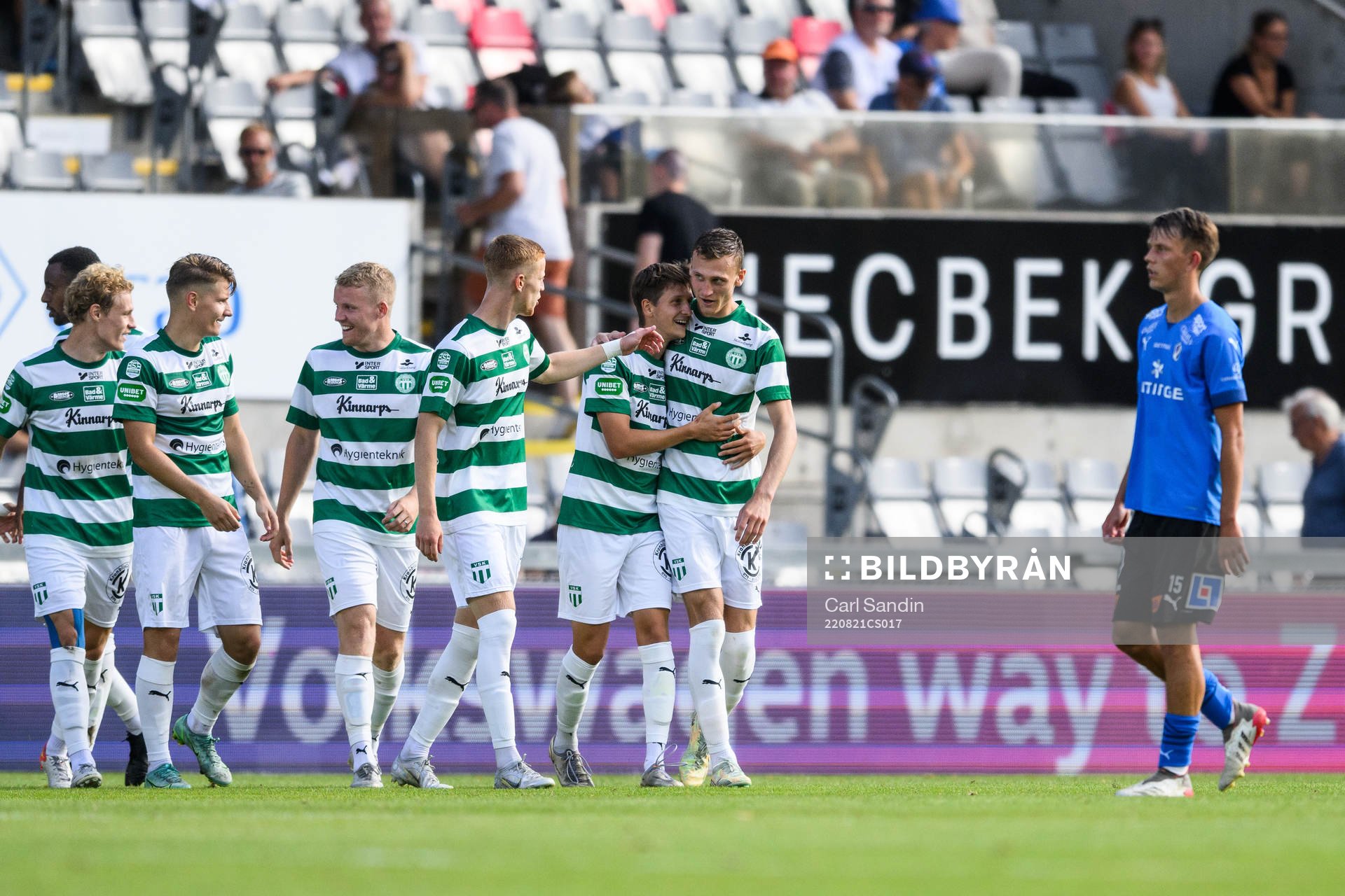 Västerås SKs Viktor Granath (h) jublar med lagkamrater