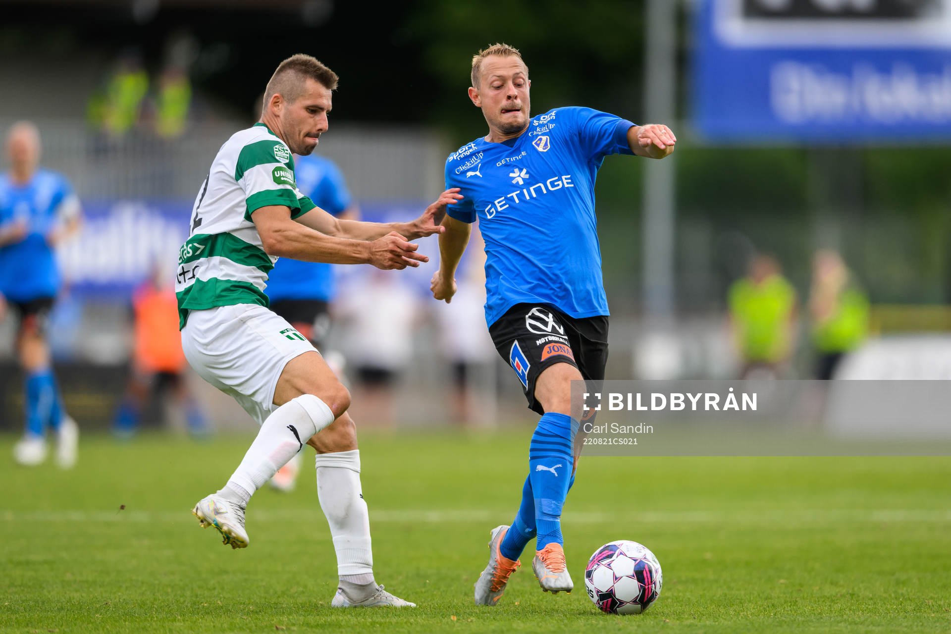 Västerås SKs Michal Pawlik och Halmstads Taulant