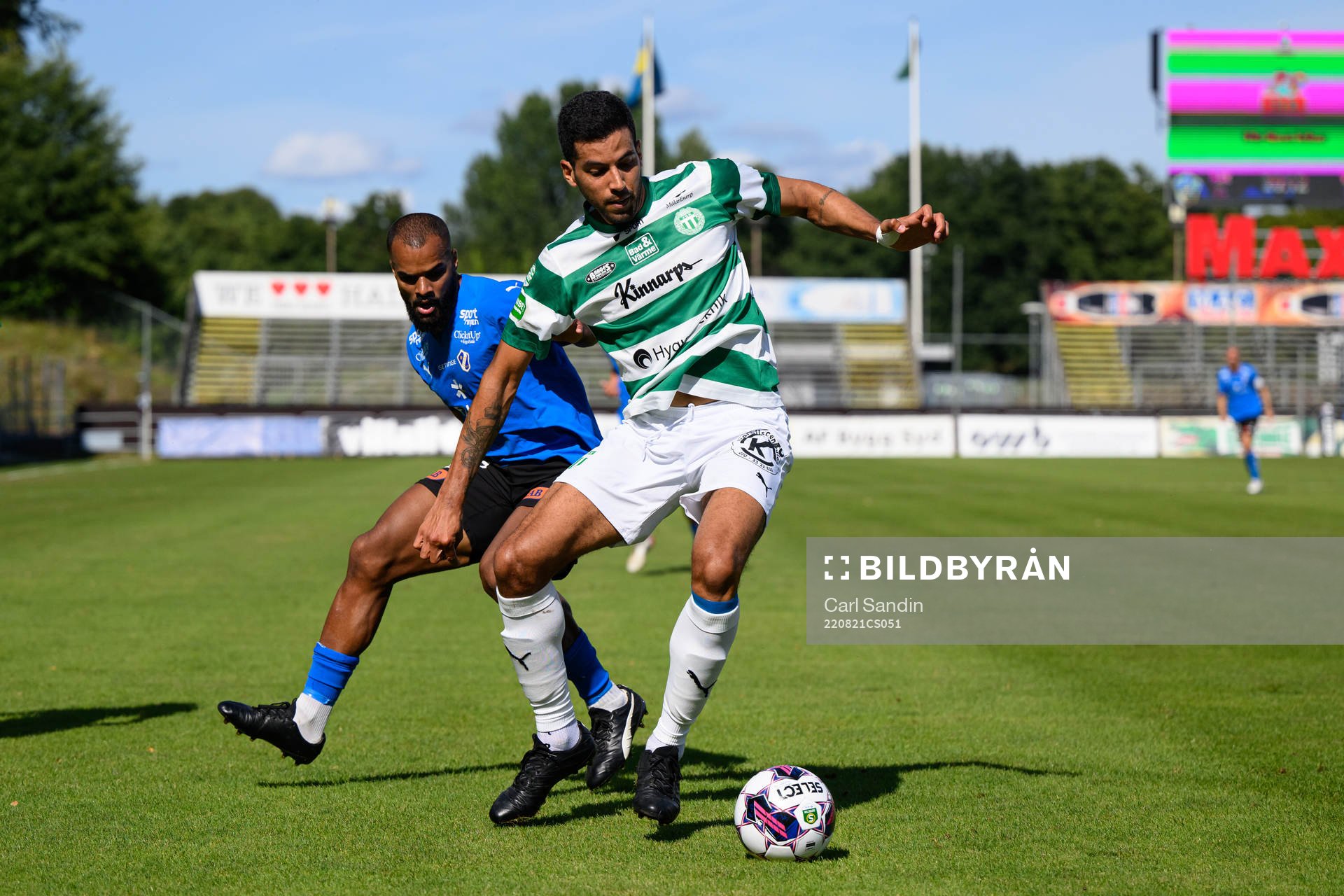 Halmstads Phil Ofosu-Ayeh och Västerås SKs Pedro Ribeiro
