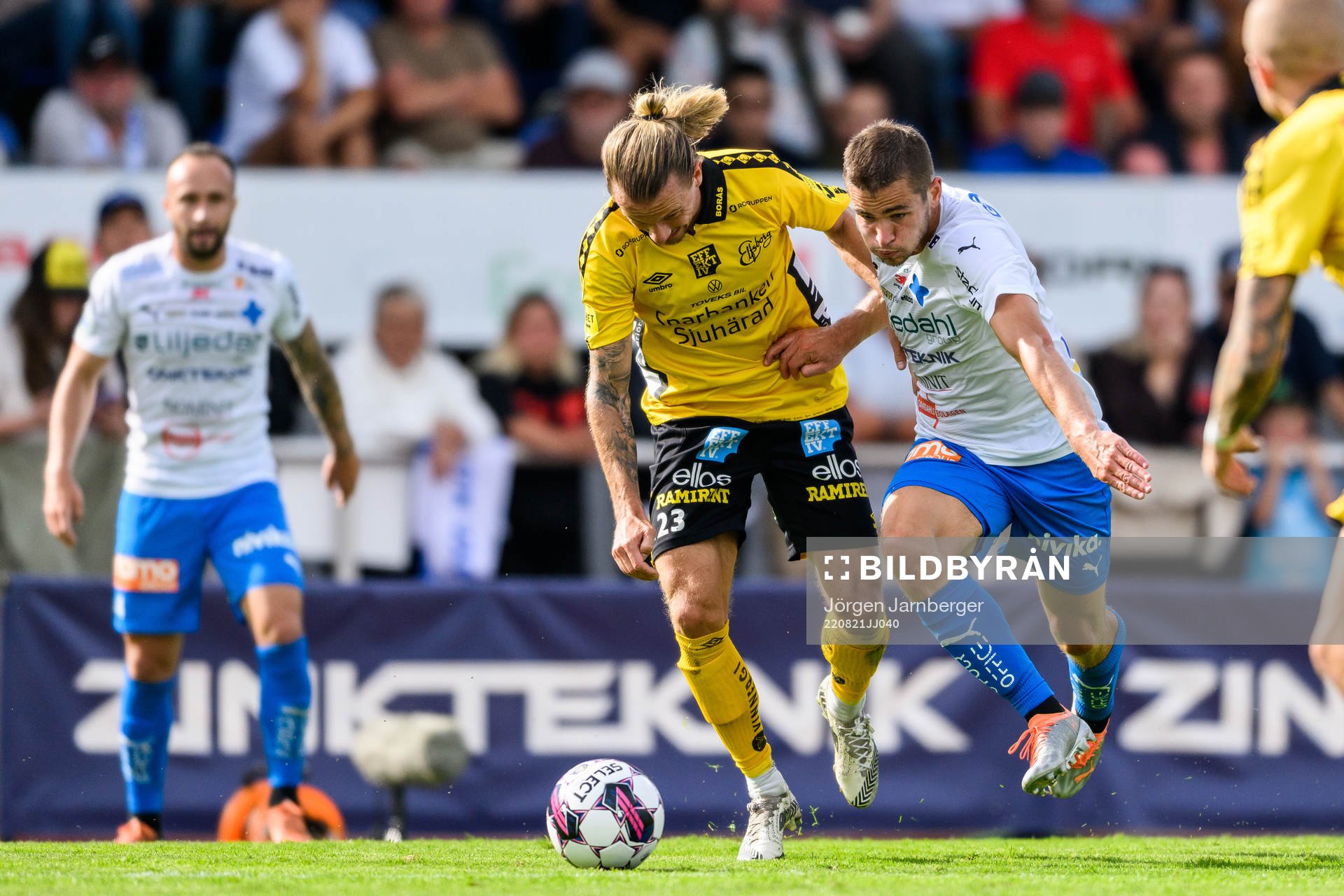 Elfsborgs Niklas Hult och Värnamos Oscar Johansson