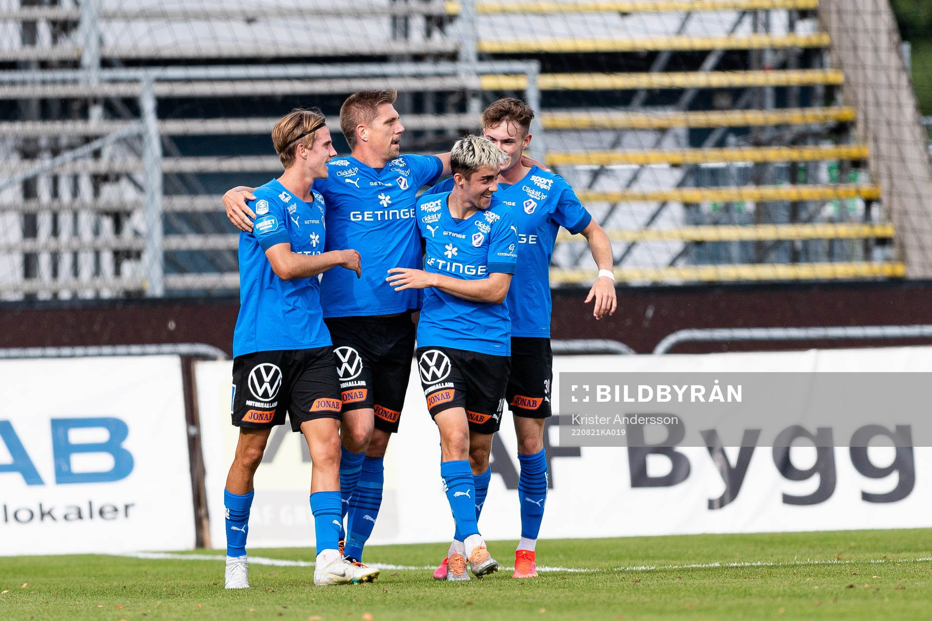Halmstads Mikael Boman jublar med laget