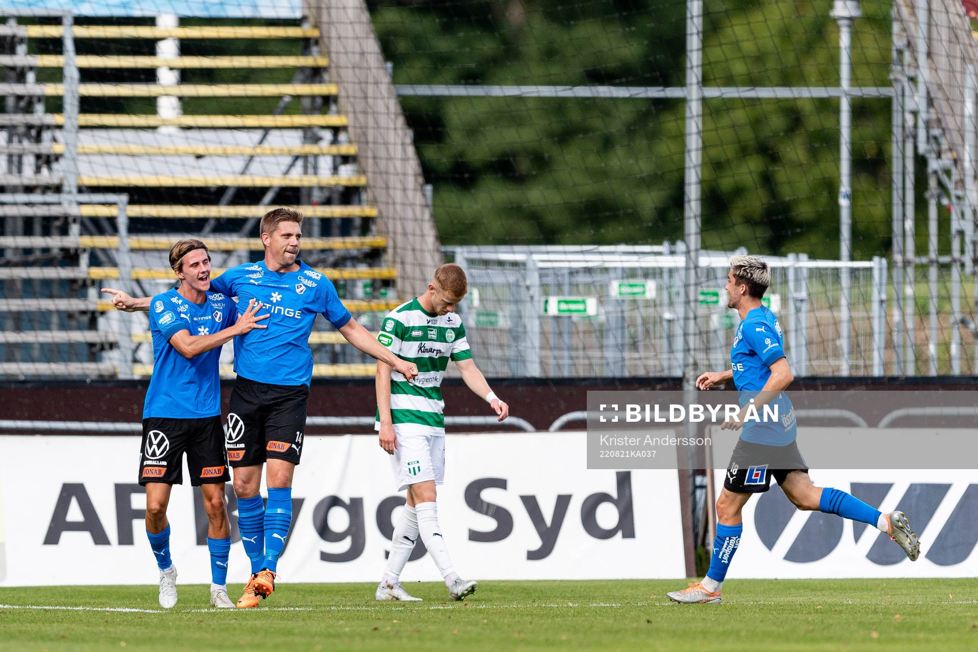Halmstads Mikael Boman jublar mad Erik Ahlstrand