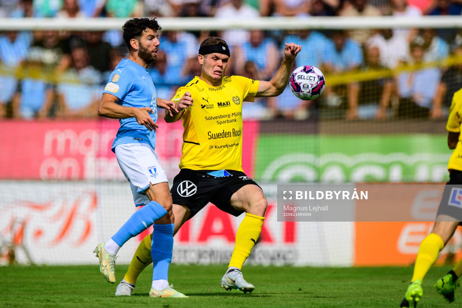 Malmö FFs Erdal Rakip och Mjällbys Jacob Bergström