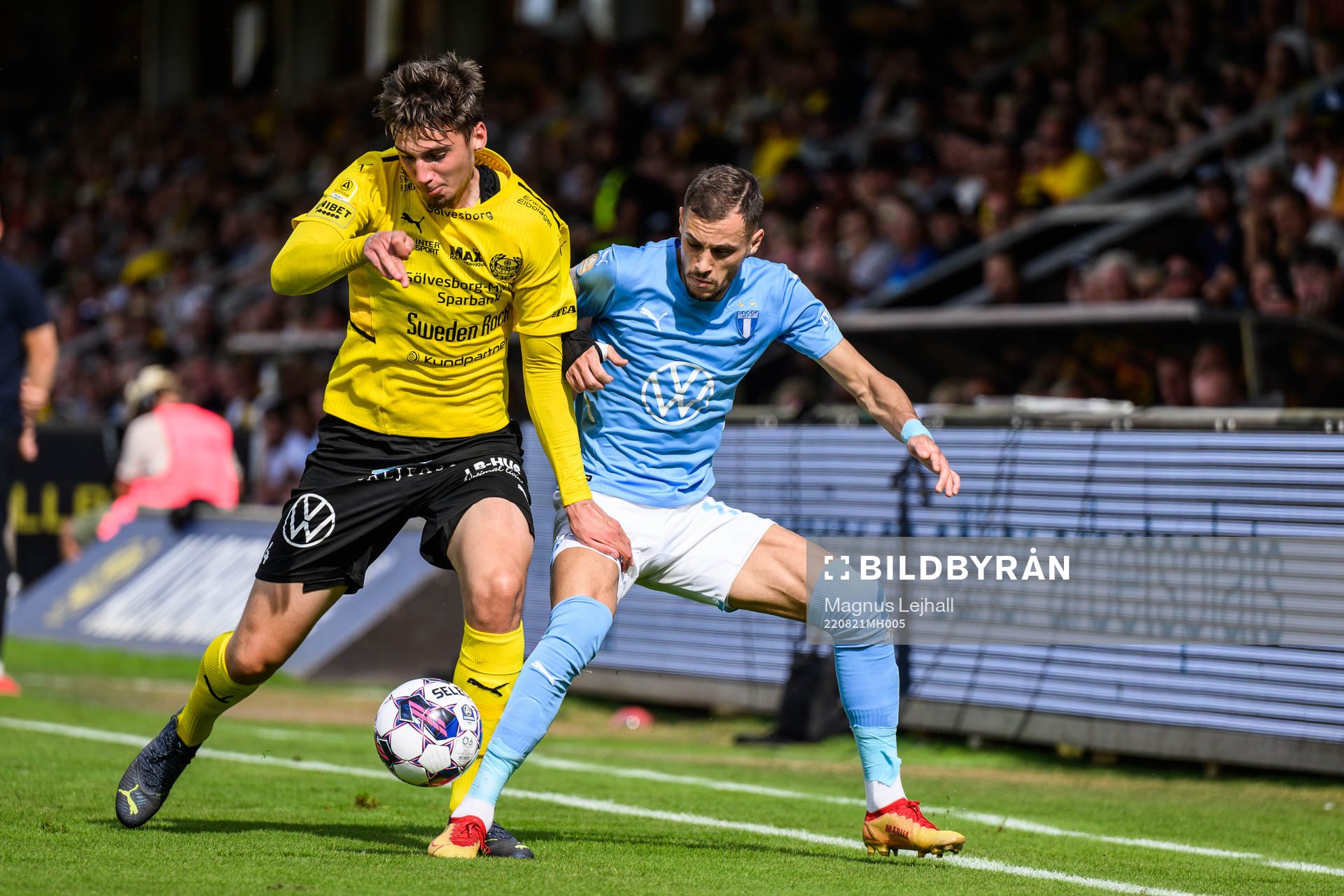 Mjällbys Noah Eile och Malmö FFs Veljko Birmancevic