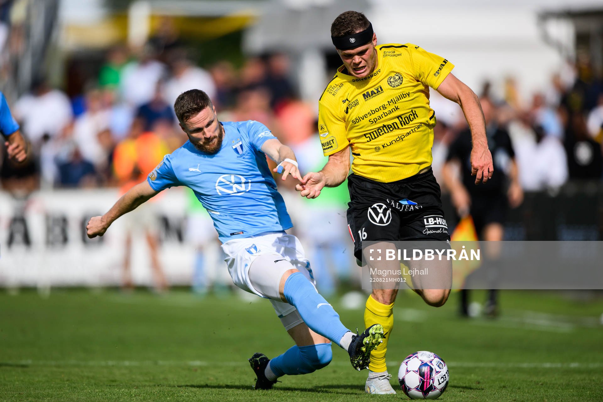 Malmö FFs Lasse Nielsen och Mjällbys Jacob Bergström