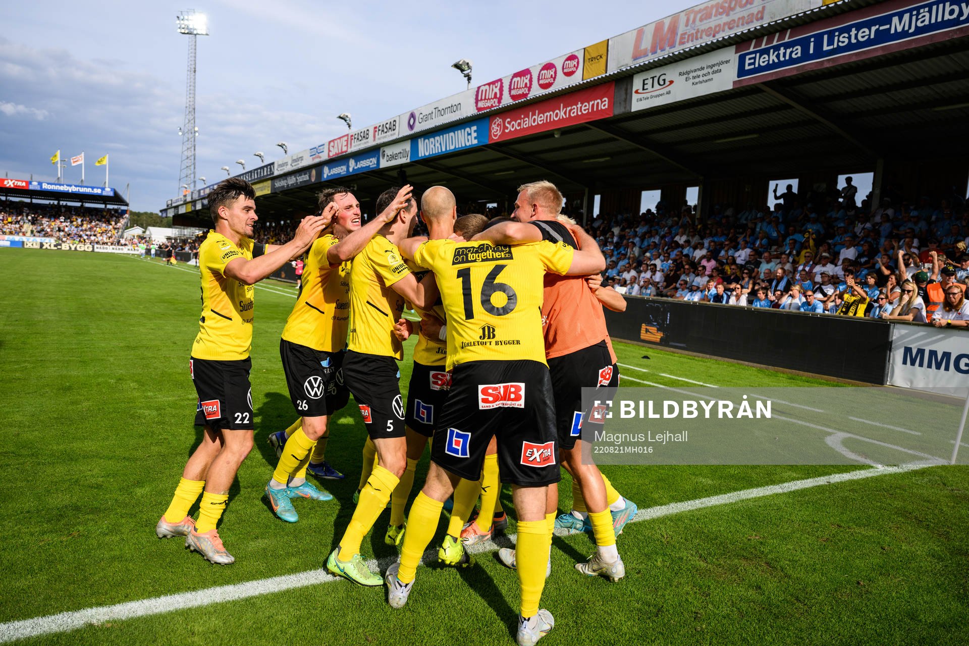 Mjällbys Viktor Gustafson jublar