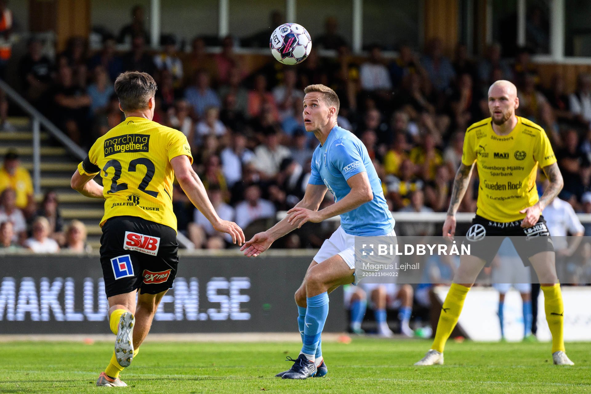 Mjällbys Jesper Gustavsson och Malmö FFs Niklas Moisander