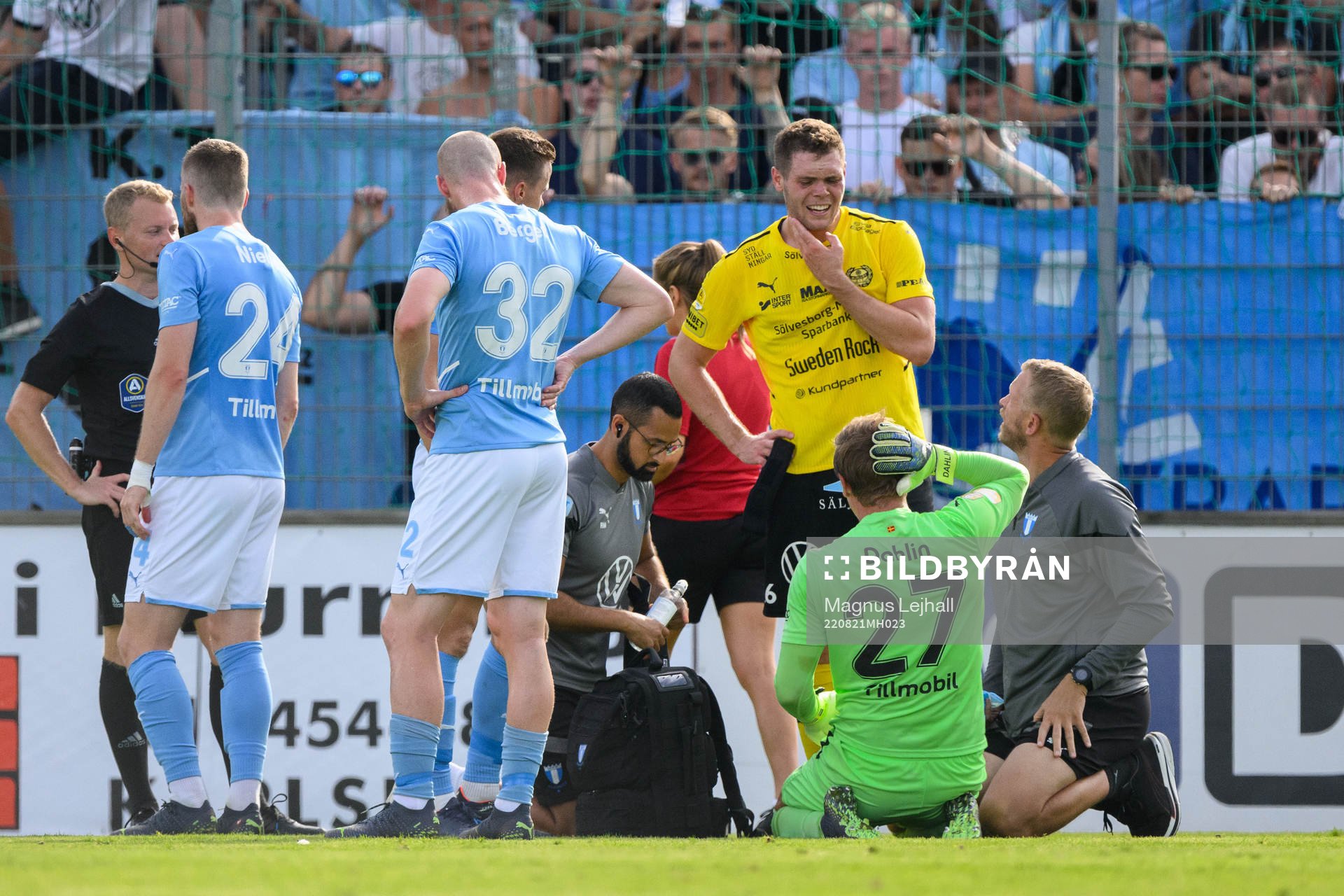 Malmö FFs målvakt Johan Dahlin har ont