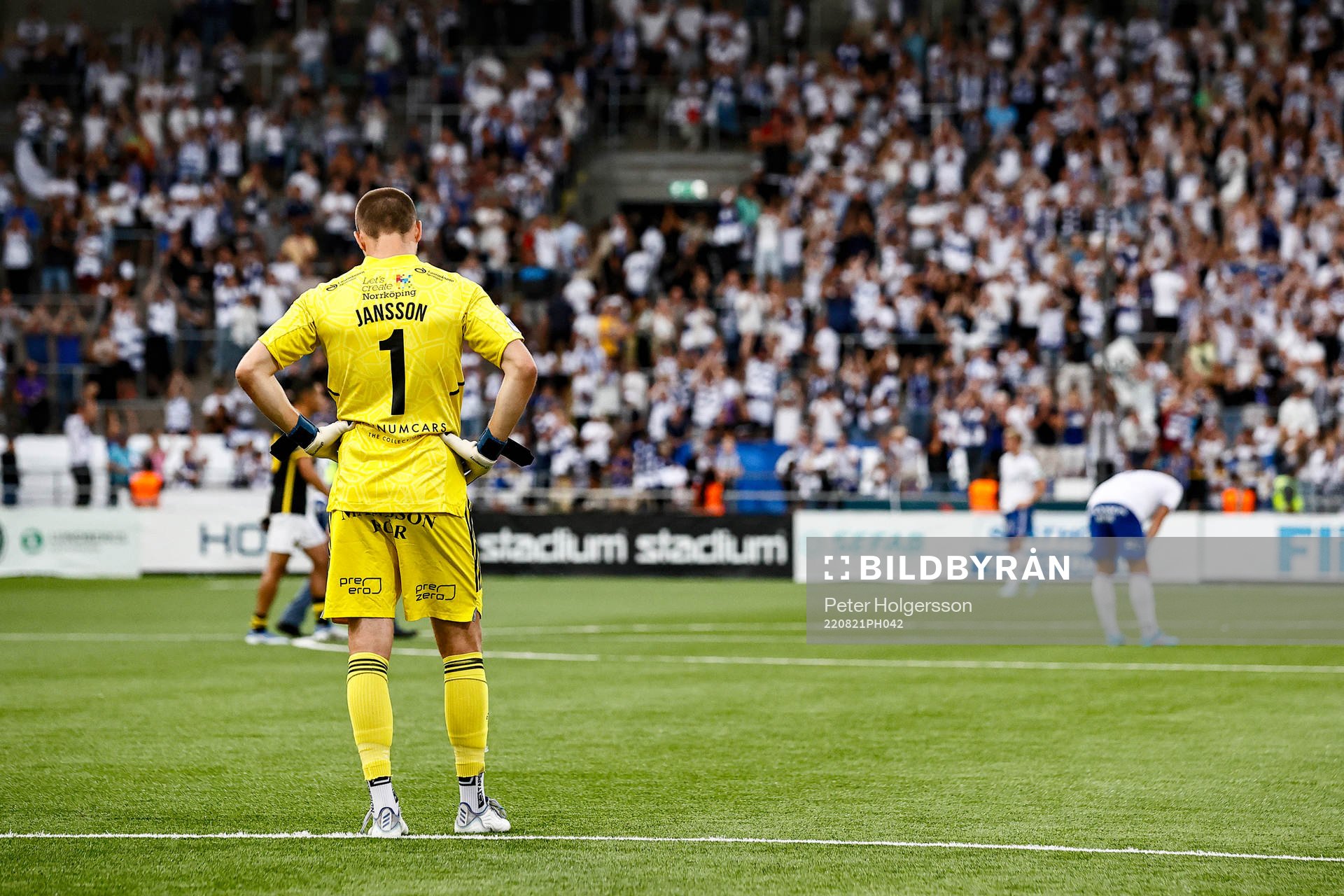 IFK Norrköpings målvakt Oscar Jansson depparunder