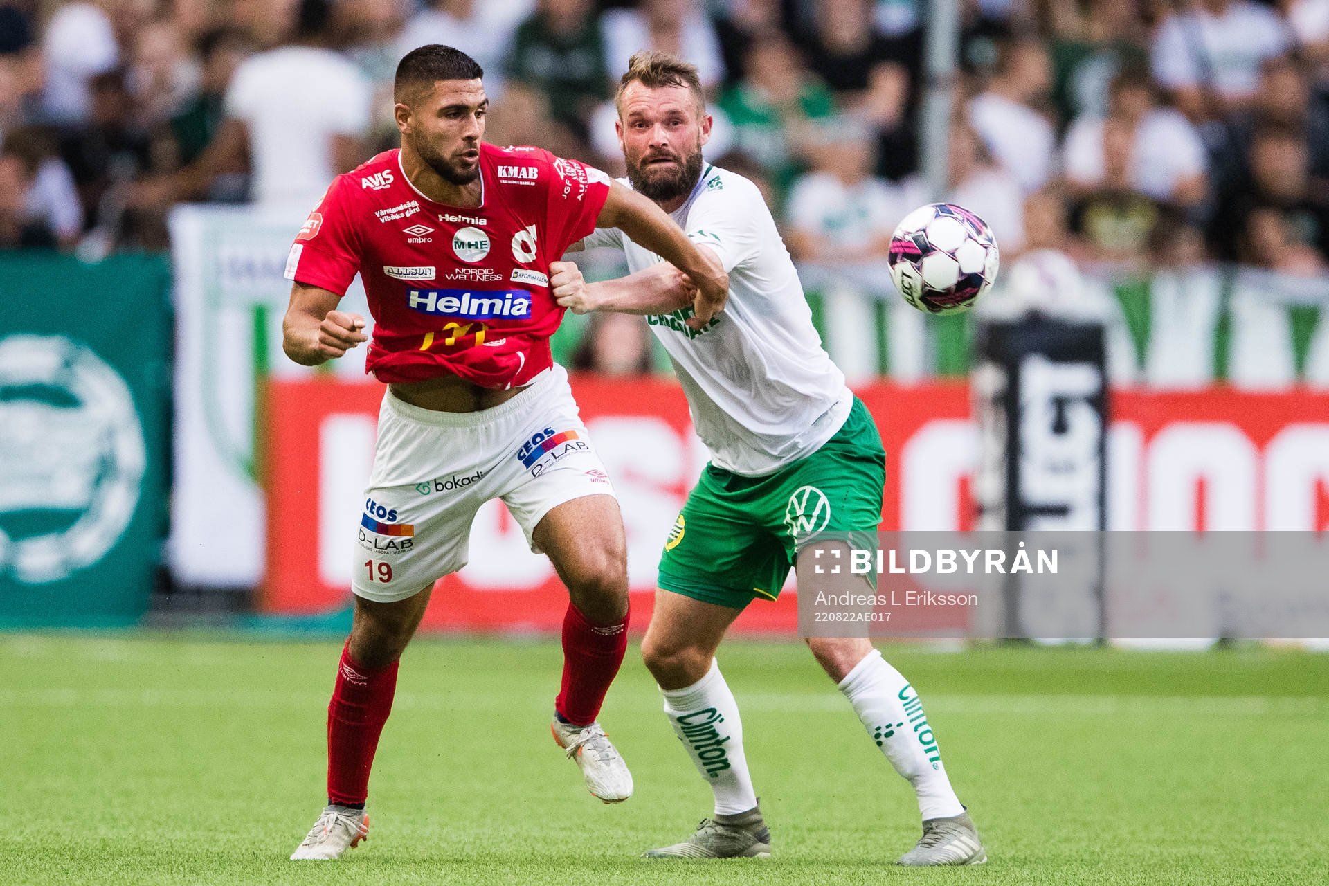 Degerfors Omar Faraj i kamp om bollen med Hammarbys Mads