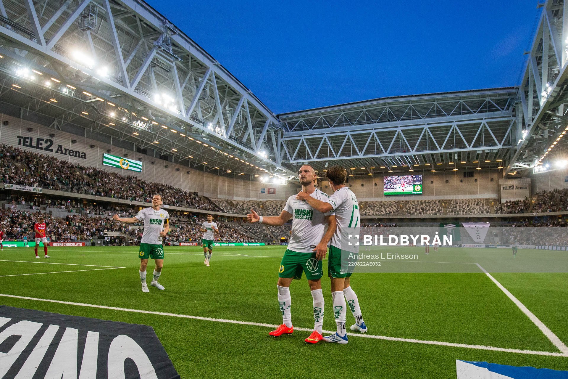 Hammarbys Veton Berisha och David Concha jublar