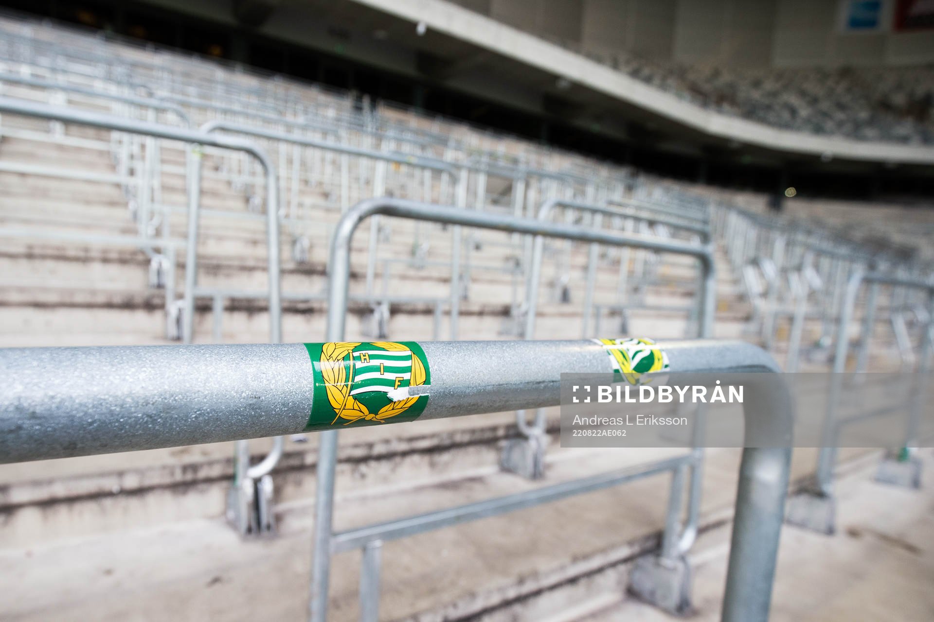 En klisterlapp med Hammarbys emblem på innan