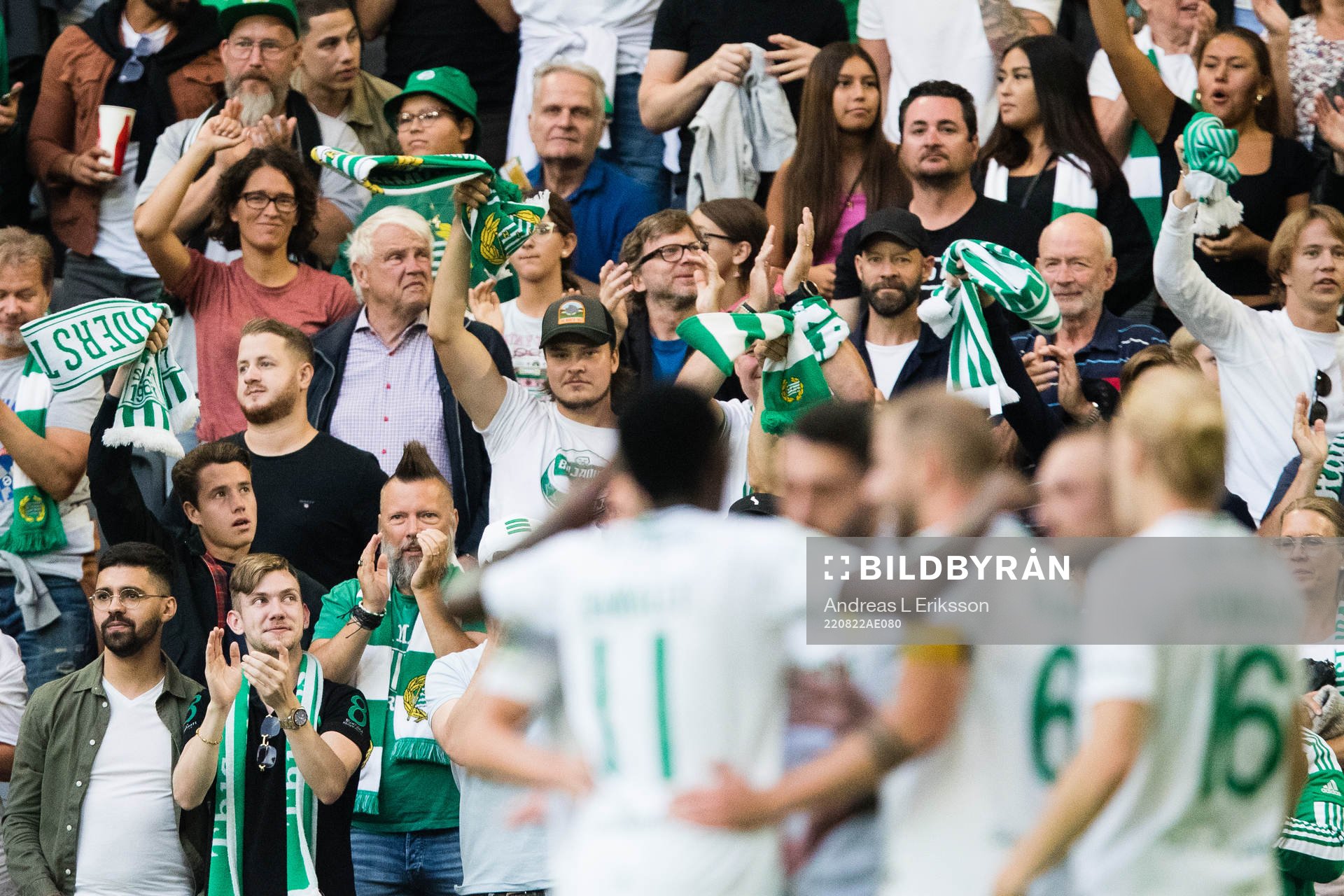 Hammarbys supportrar jublar