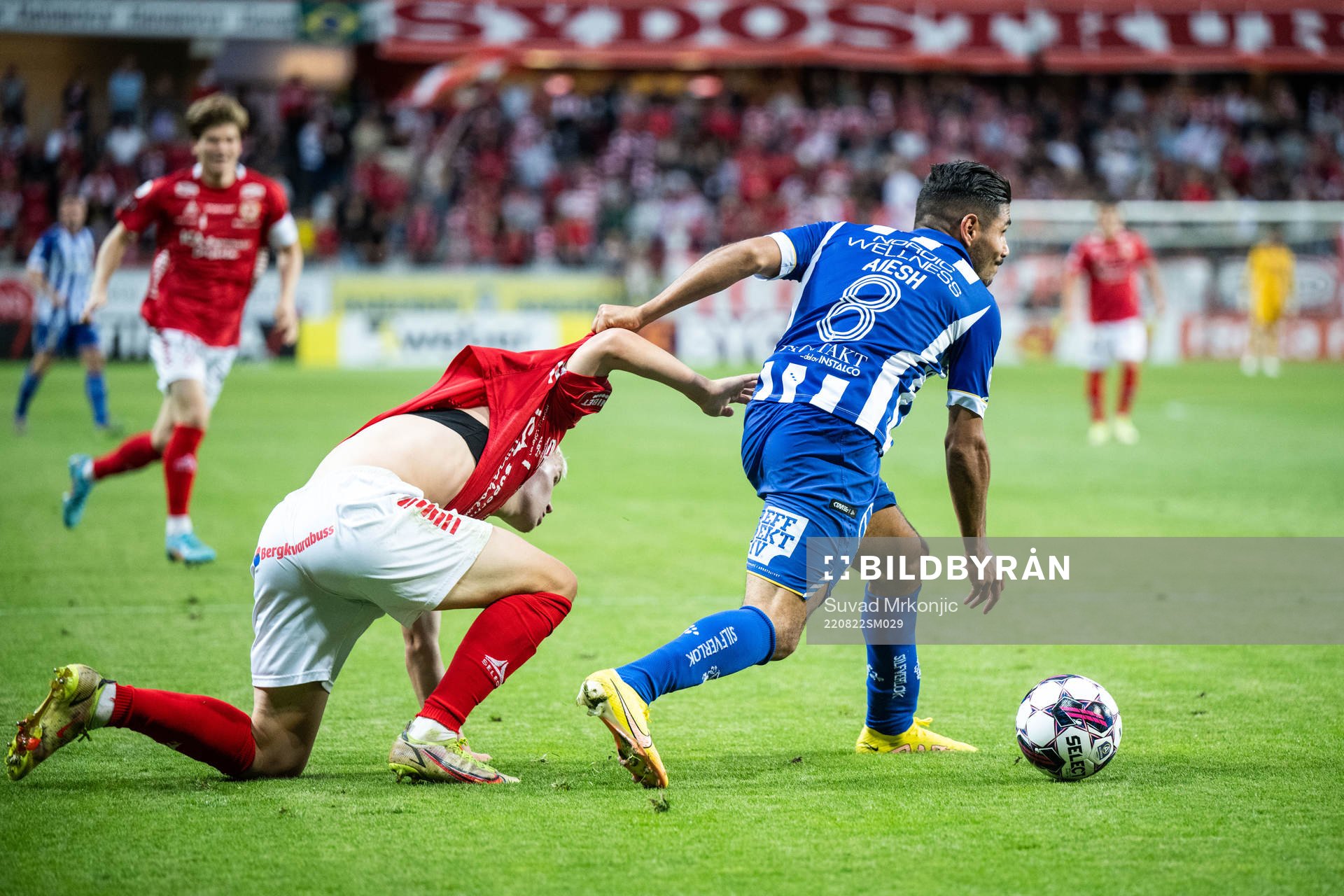 Kalmars Axel Lindahl och IFK Göteborgs Hosam Aiesh