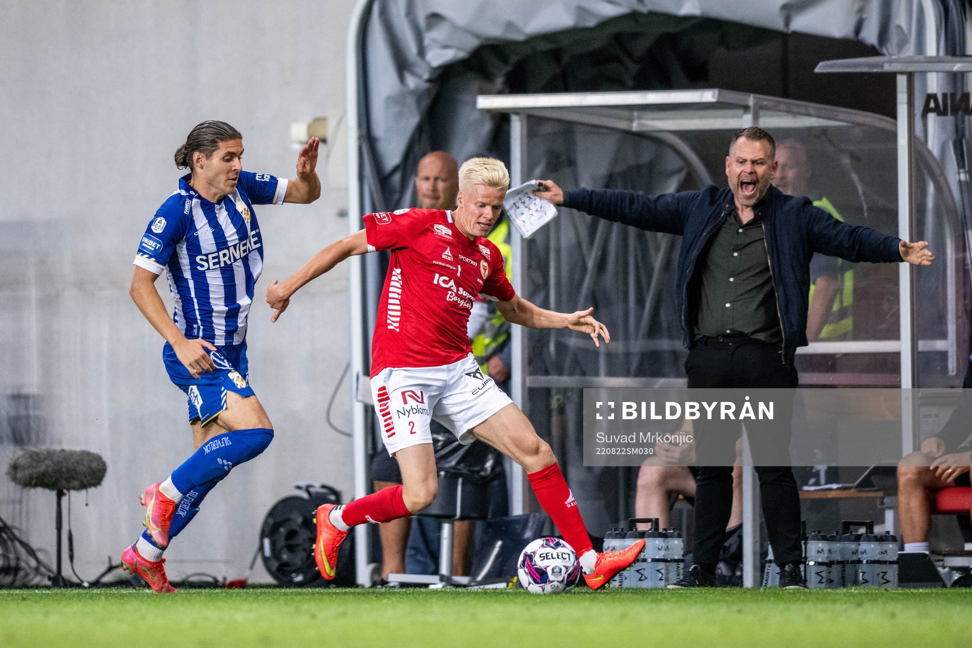 IFK Göteborgs Eman Markovic,  Kalmars Axel Lindahl och IFK