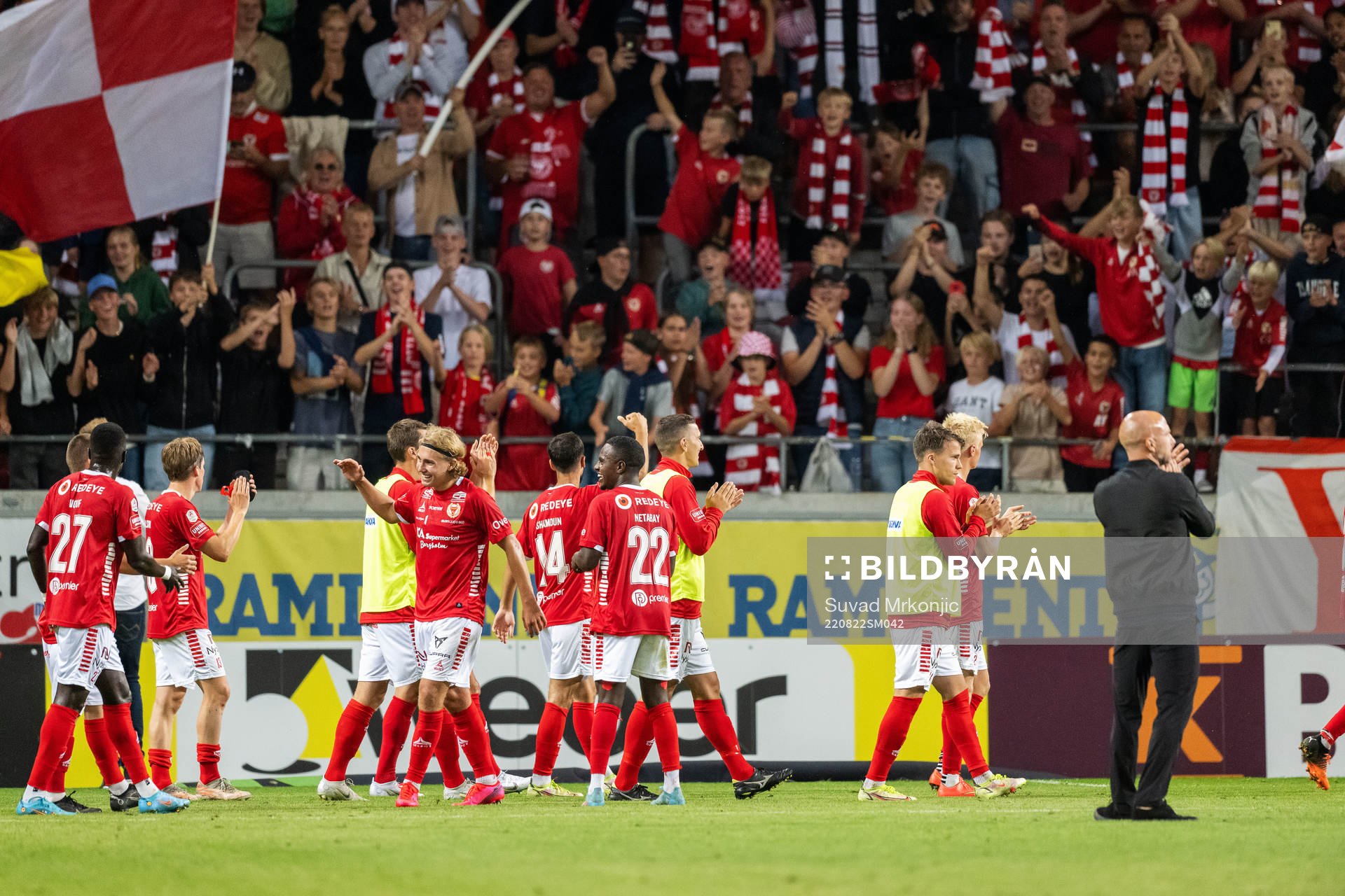 Kalmars spelare jublar efter fotbollsmatchen i Allsvenskan mellan Kalmar och IFK Göteborg den 22 augusti 2022 i Kalmar. 