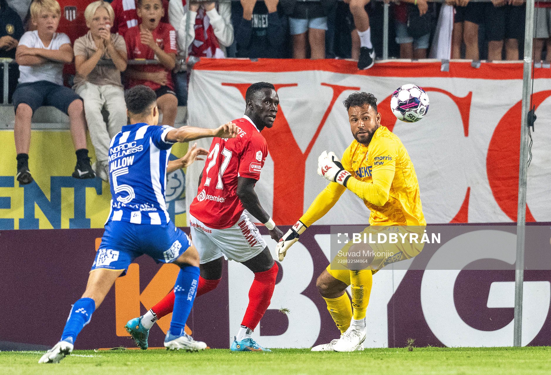 Kalmars Papa Diouf och IFK Göteborgs målvakt Warner Hahn
