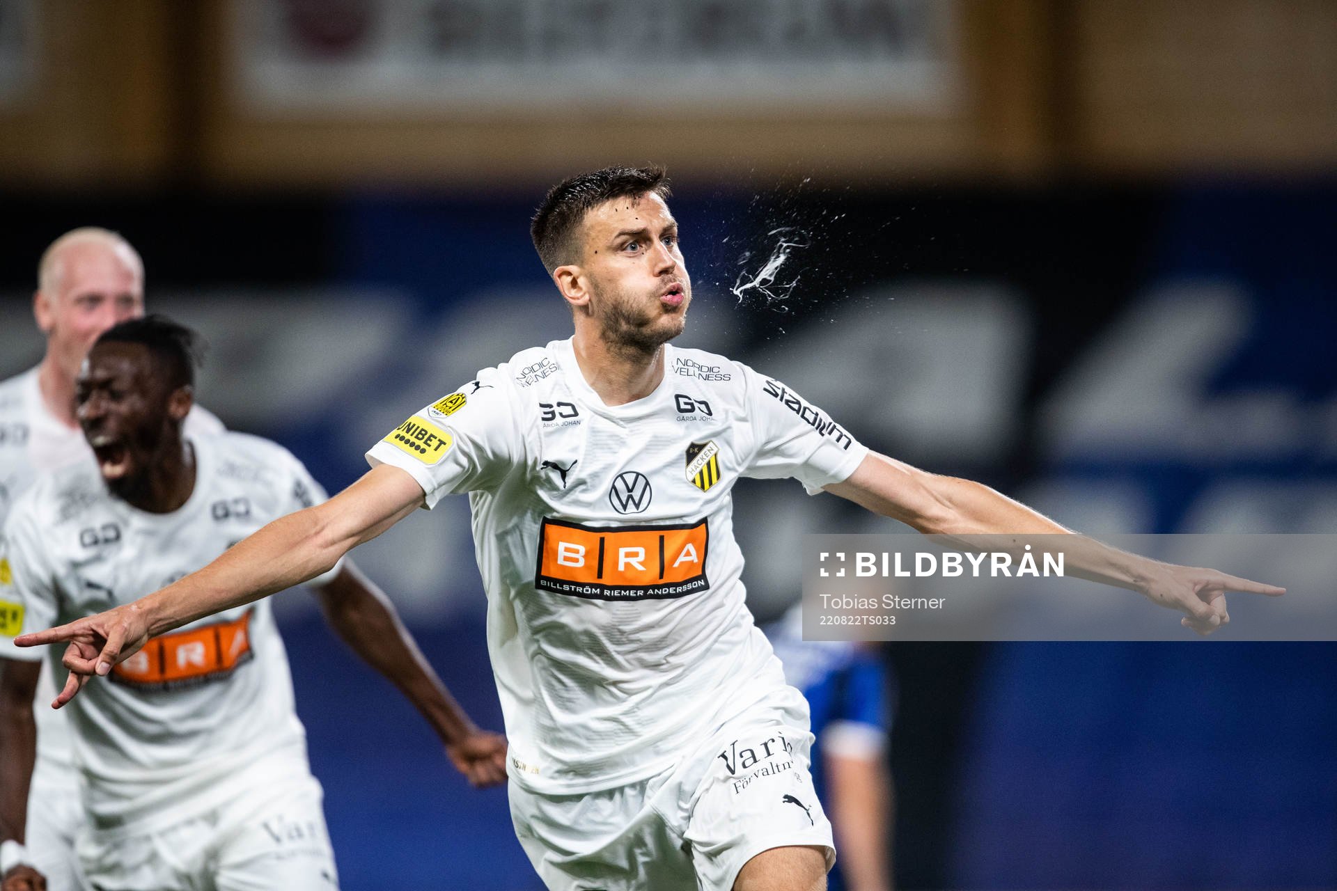 Häckens Alexander Jeremejeff jublar