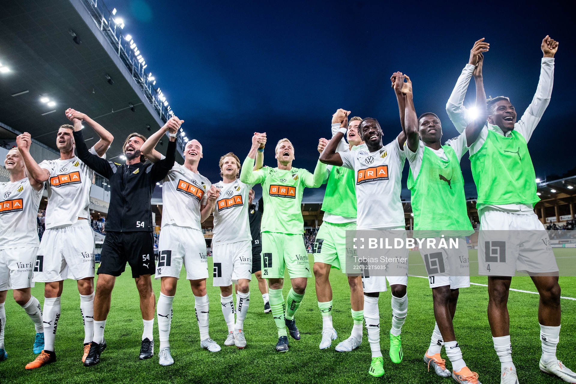 Häckens spelare jublar