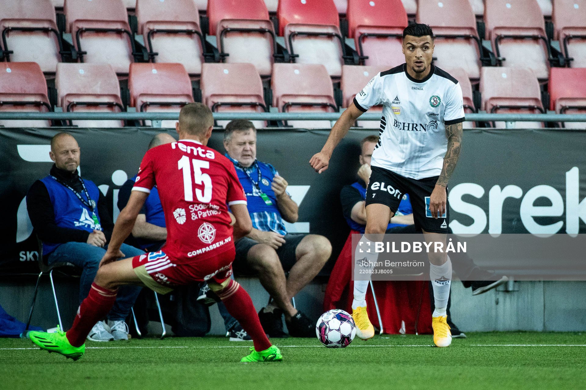 Skövde AIKs Gustav Friberg och Örebros Ahmed Yasin