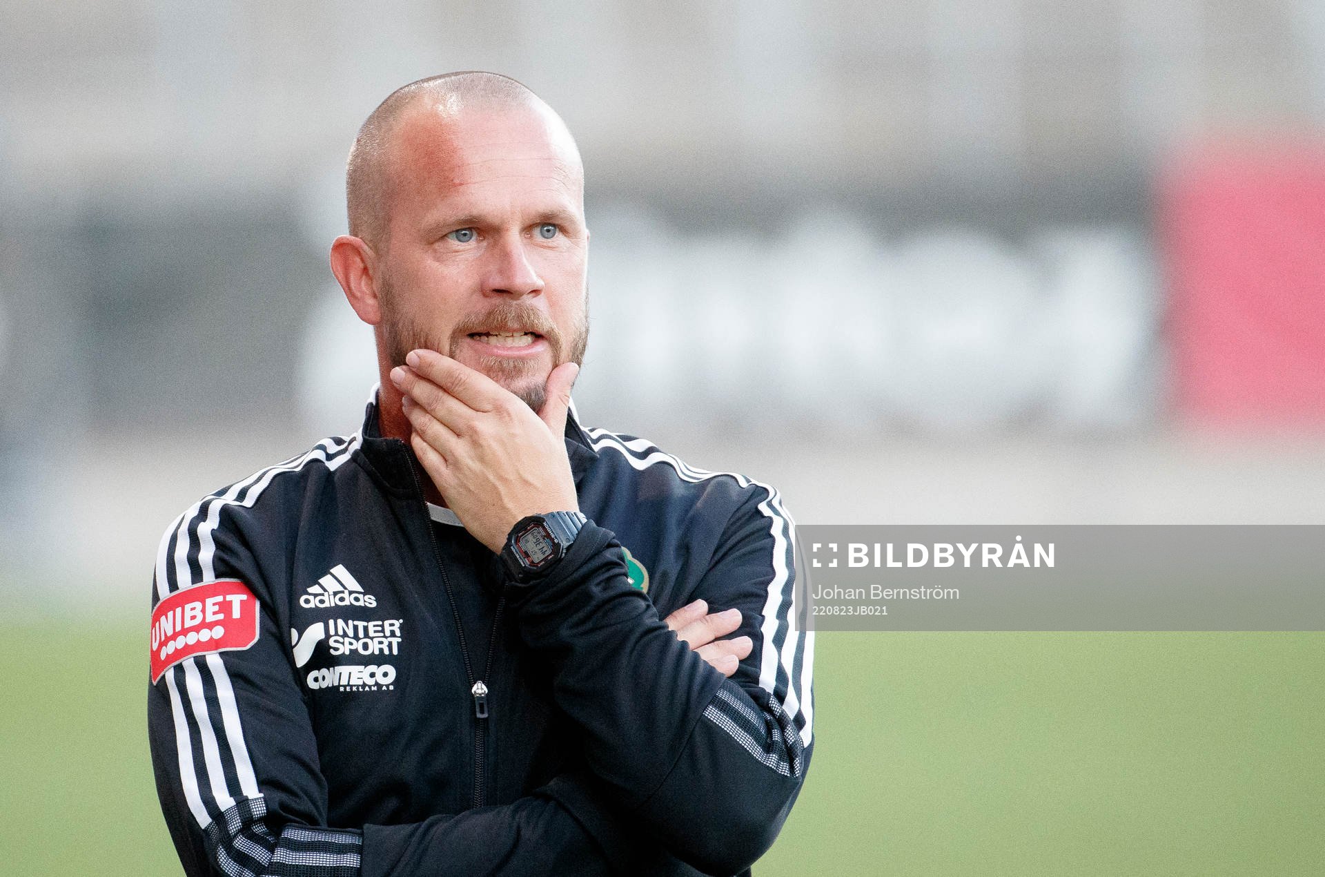 Skövdes tränare Tobias Linderoth under fotbollsmatchen i Superettan mellan Örebro och Skövde AIK den 23 augusti 2022 i Örebro. 