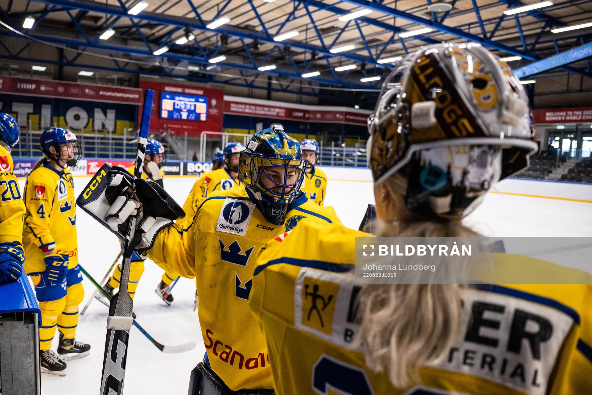 goaltender Ida Boman and goaltender Emma Söderberg of