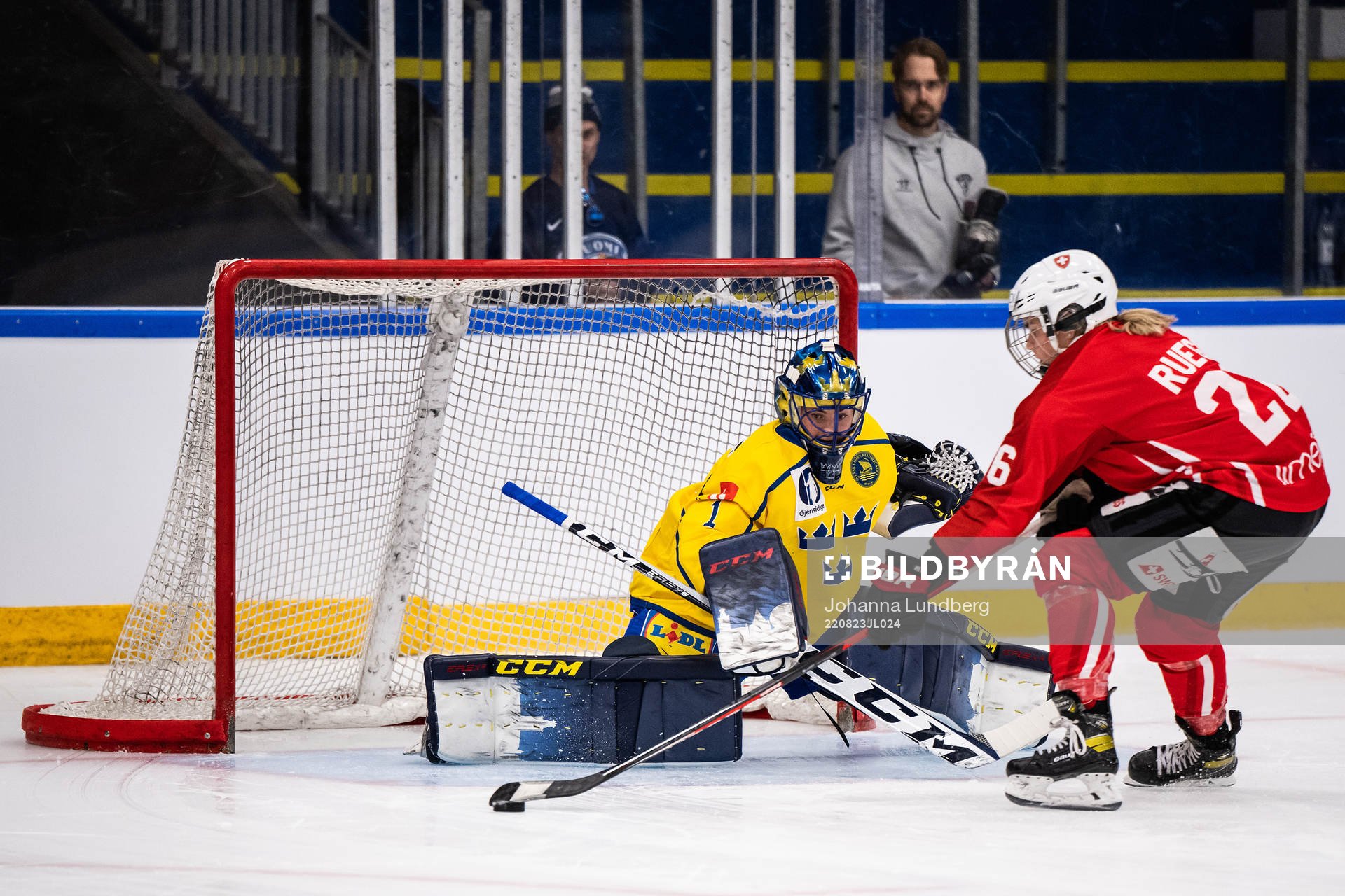 goaltender Ida Boman of Sweden and Dominique Ruegg of
