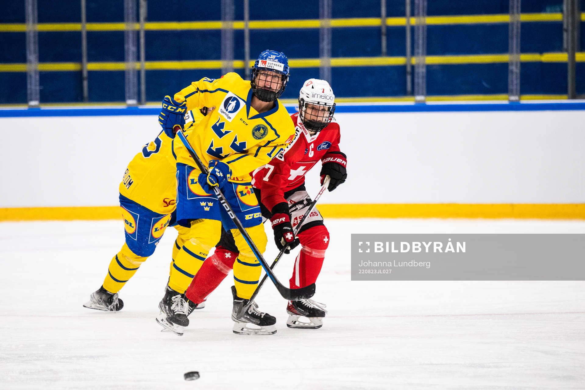 Mina Waxin of Sweden and Lara Stalder of Switzerland