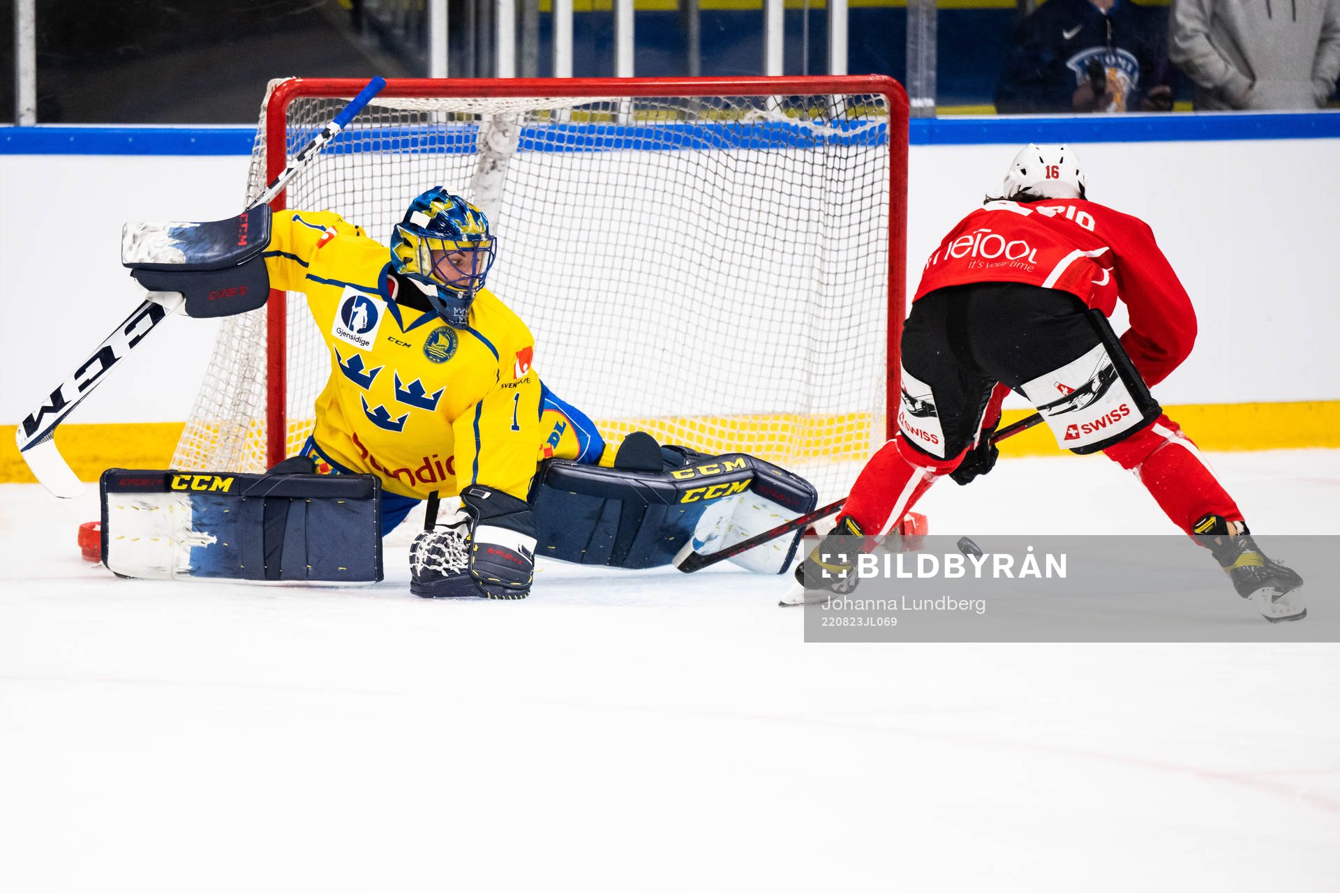 goaltender Ida Boman of Sweden