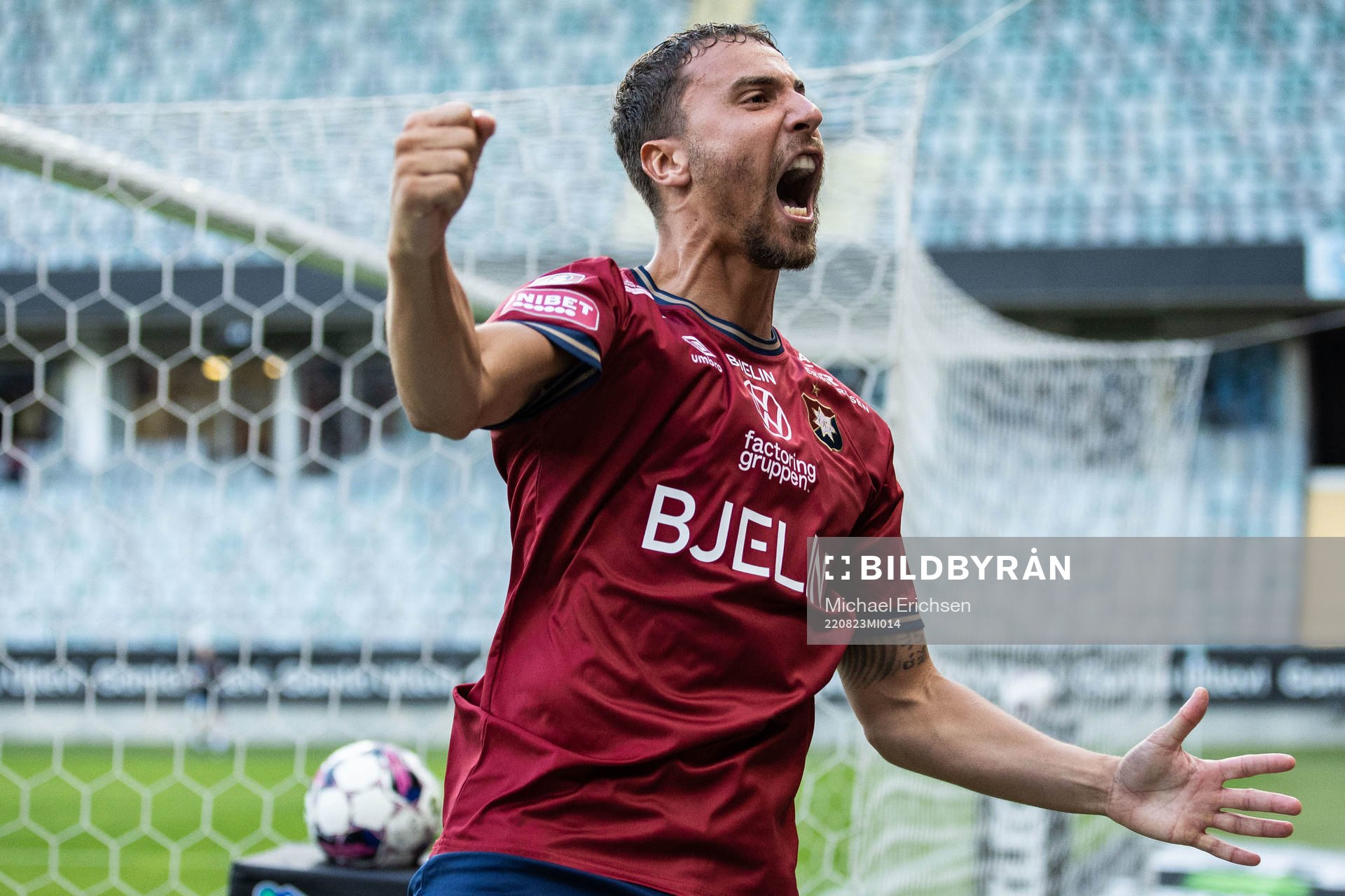 Örgrytes Jonathan Azulay jublar