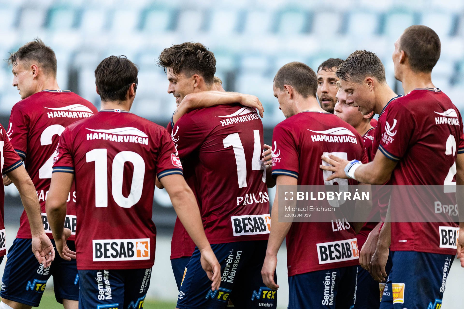 Örgrytes Daniel Paulson jublar med lagkamrater
