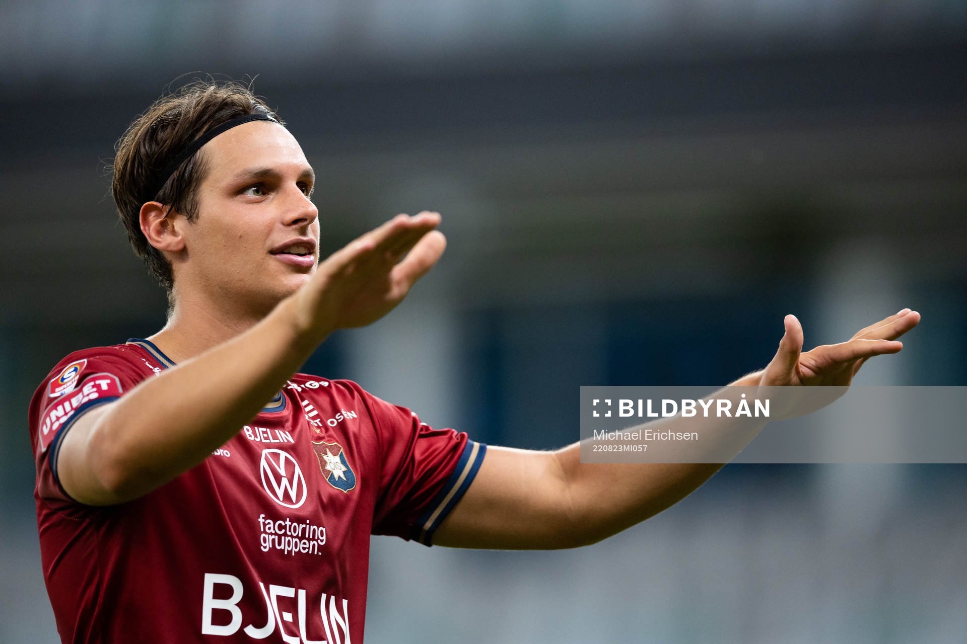 Örgrytes Kevin Ackermann jublar med klacken