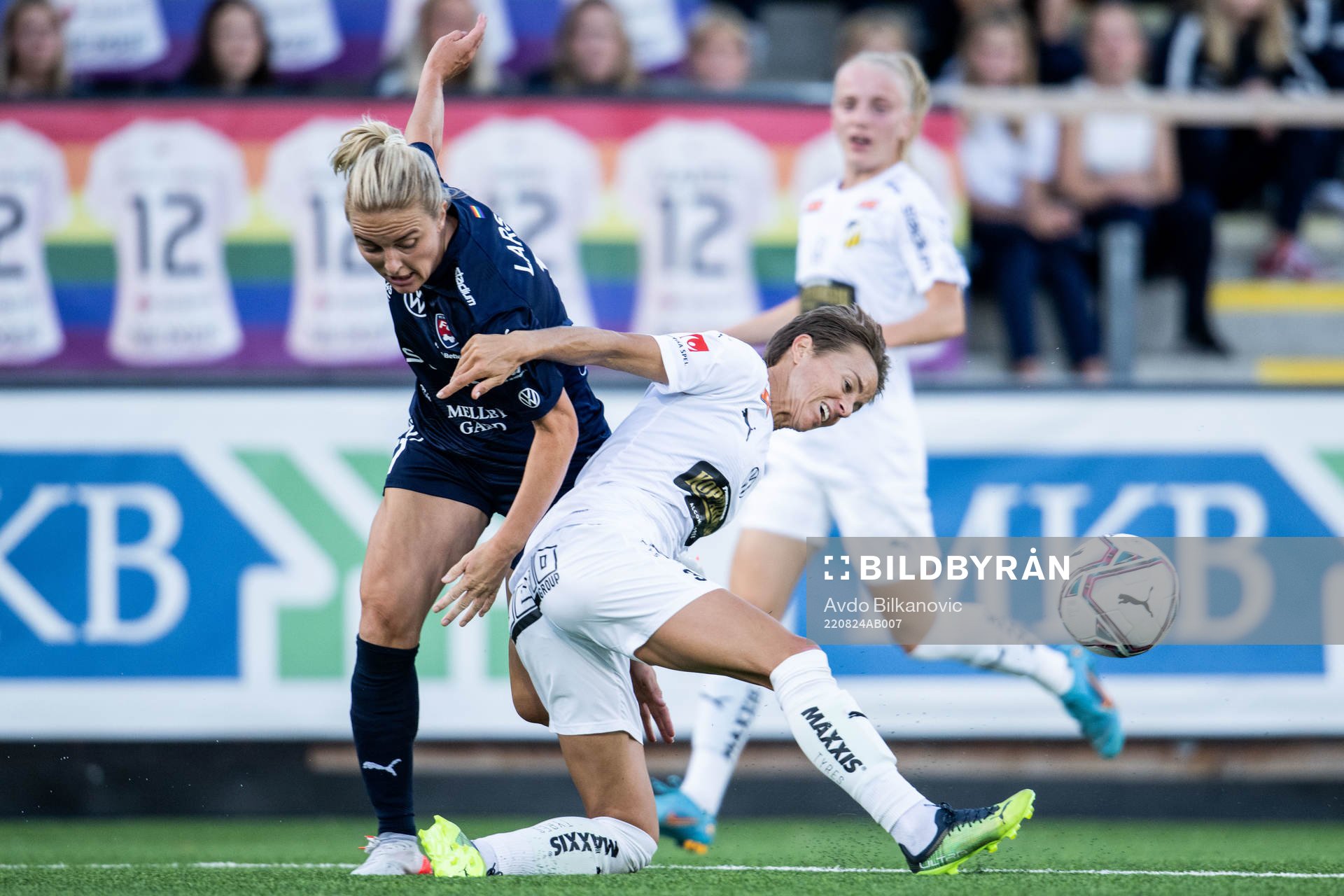 FC Rosengårds Mimmi Larsson och Häckens Aivi Luik