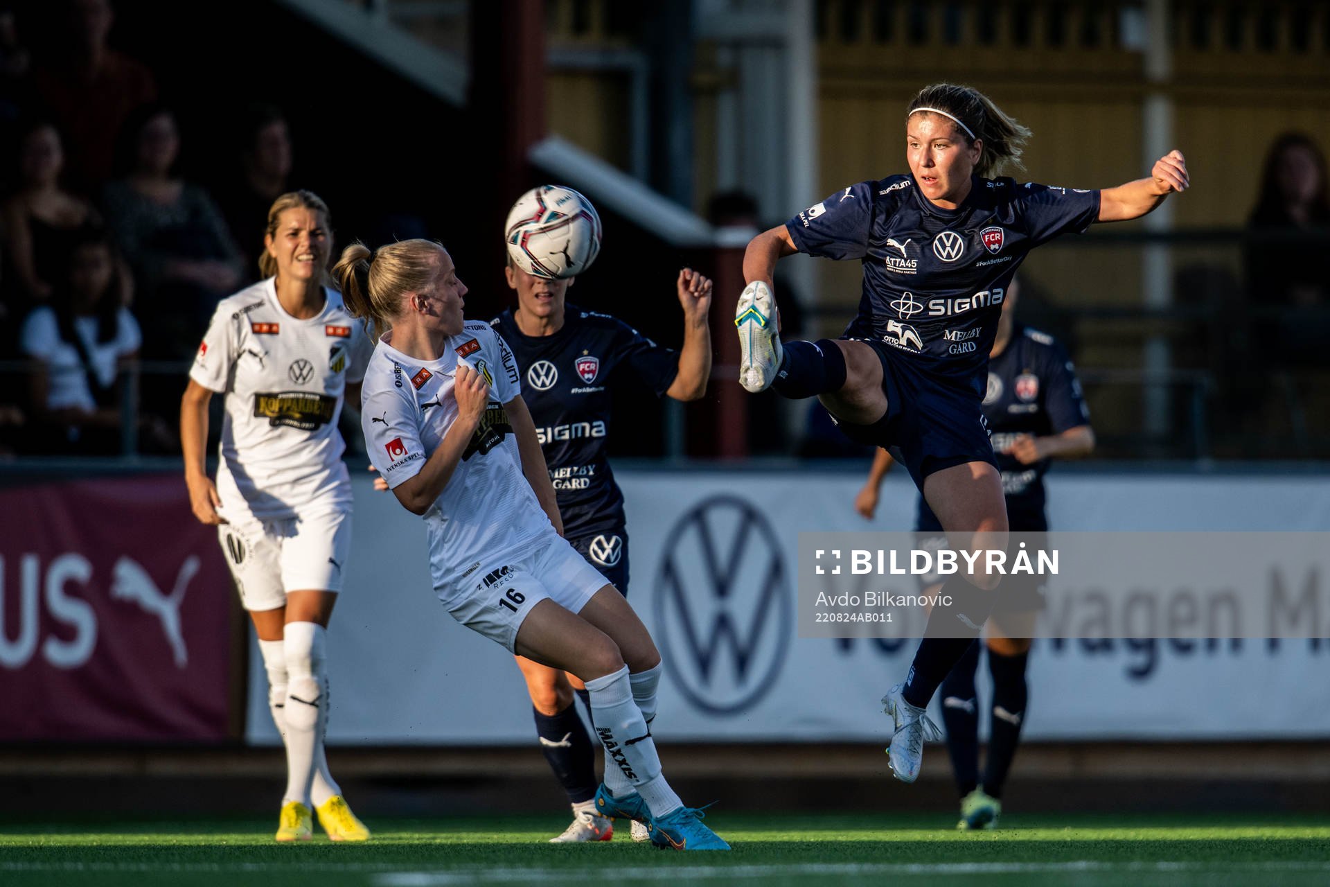 Häckens Anna Sandberg och FC Rosengårds Loreta Kullashi